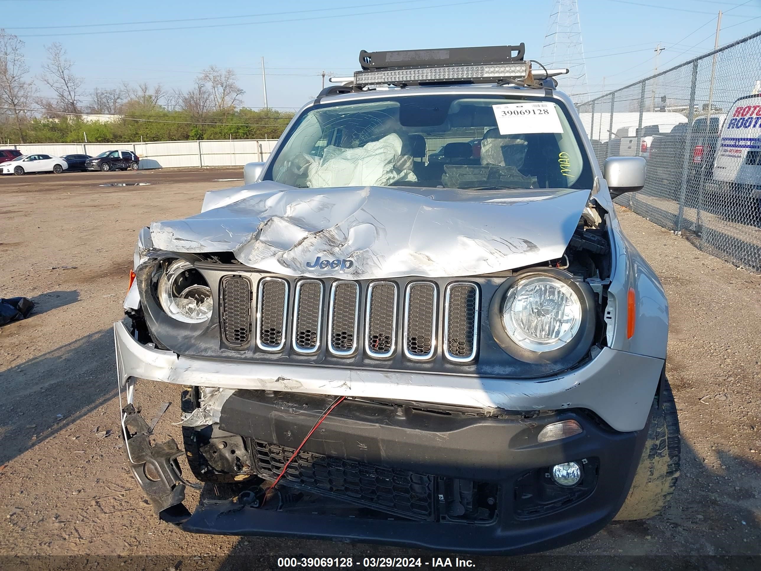 Photo 12 VIN: ZACCJBBB7HPF62455 - JEEP RENEGADE 