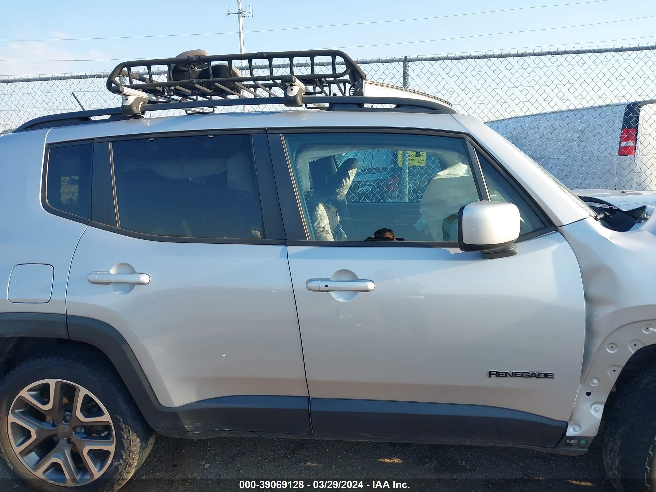 Photo 13 VIN: ZACCJBBB7HPF62455 - JEEP RENEGADE 