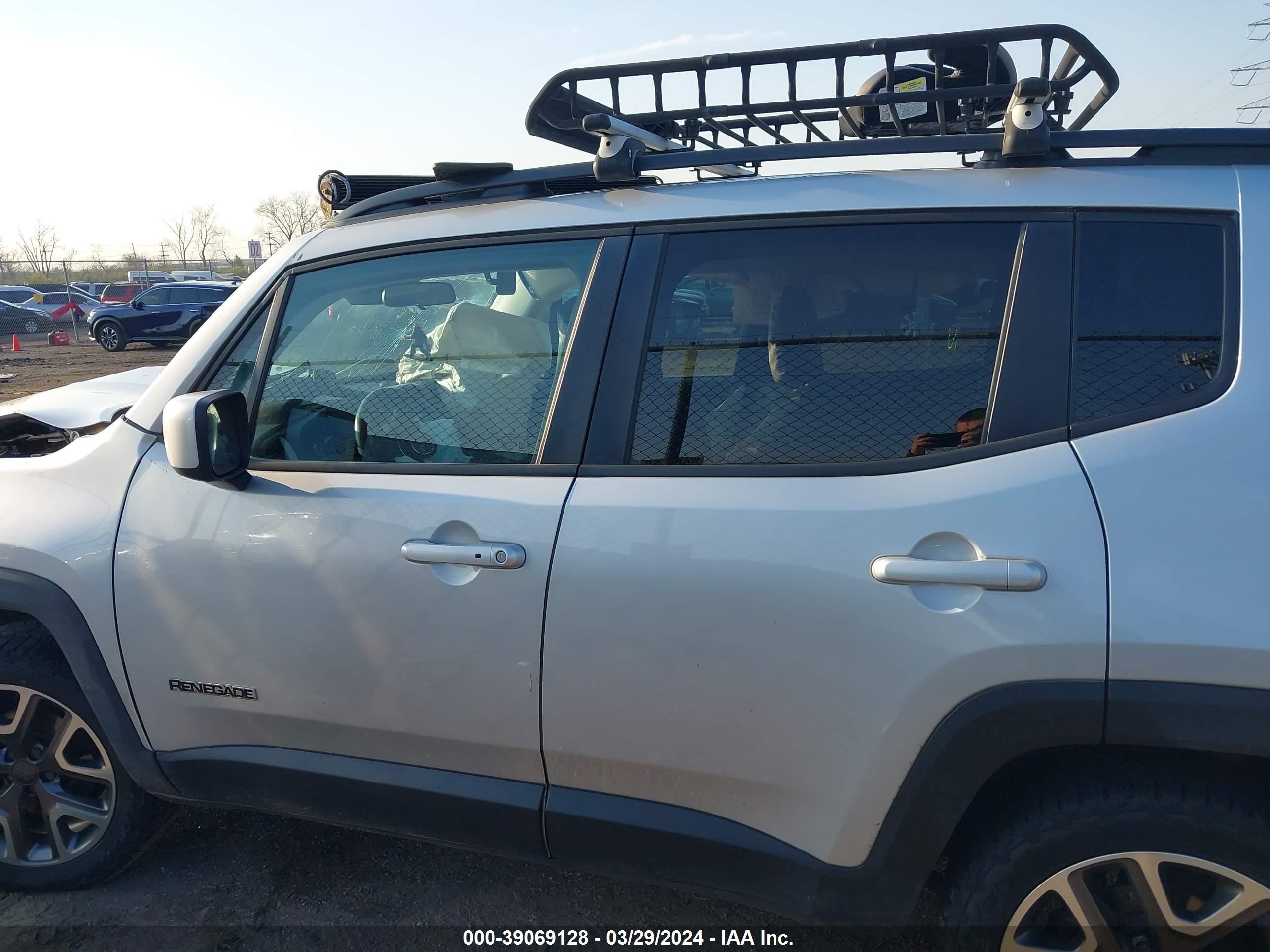 Photo 14 VIN: ZACCJBBB7HPF62455 - JEEP RENEGADE 