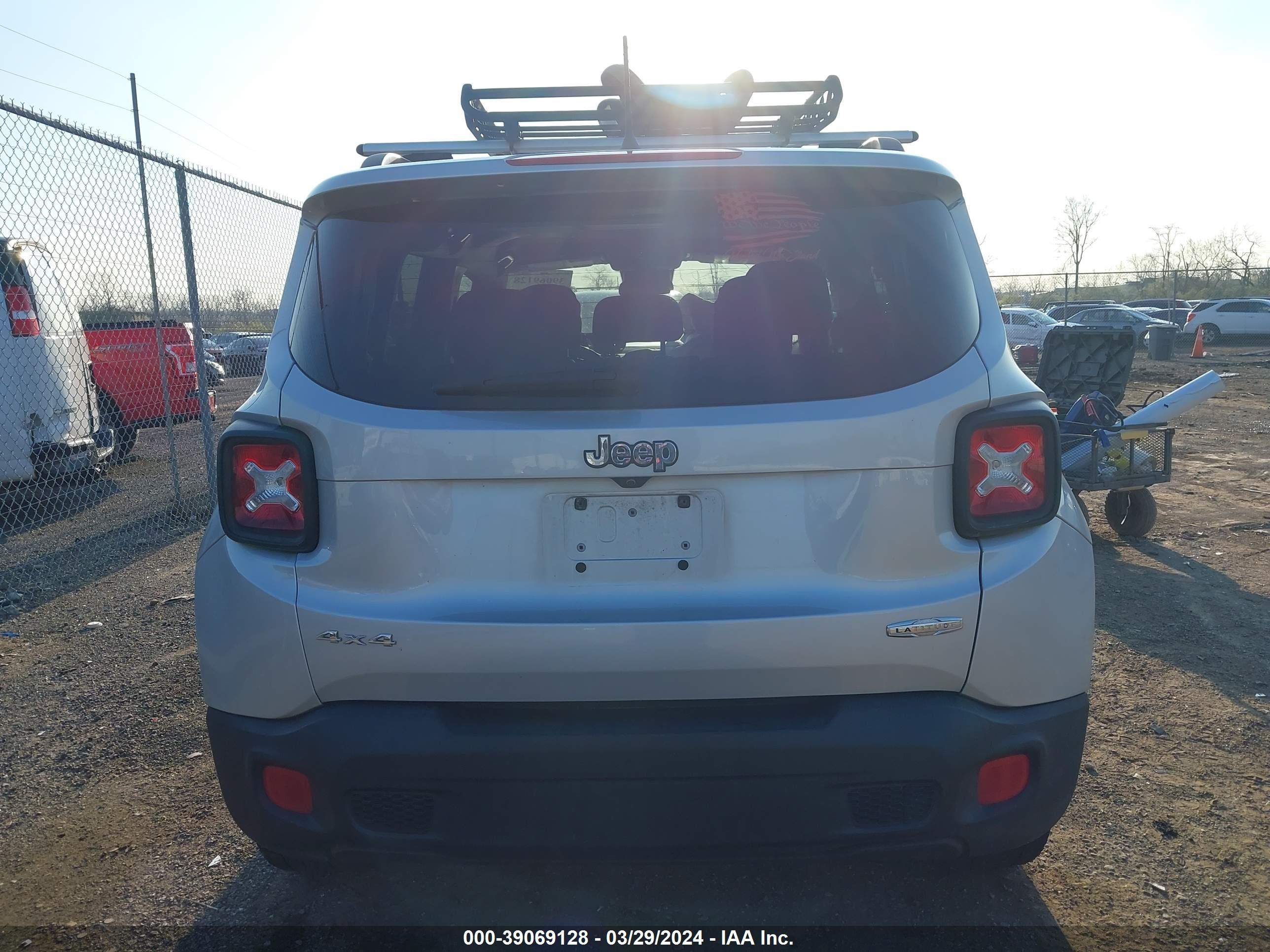 Photo 16 VIN: ZACCJBBB7HPF62455 - JEEP RENEGADE 