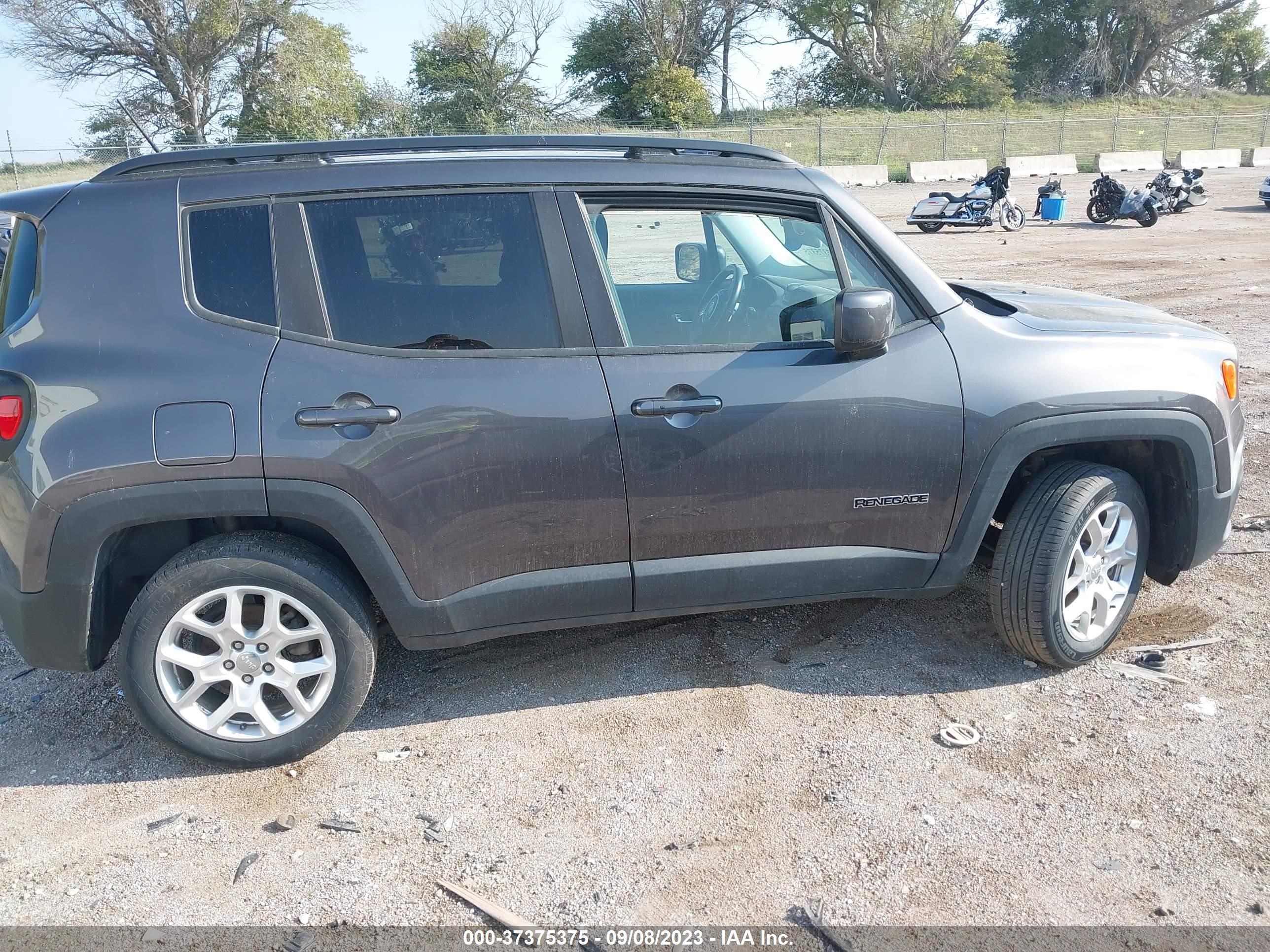 Photo 12 VIN: ZACCJBBB9HPF75174 - JEEP RENEGADE 