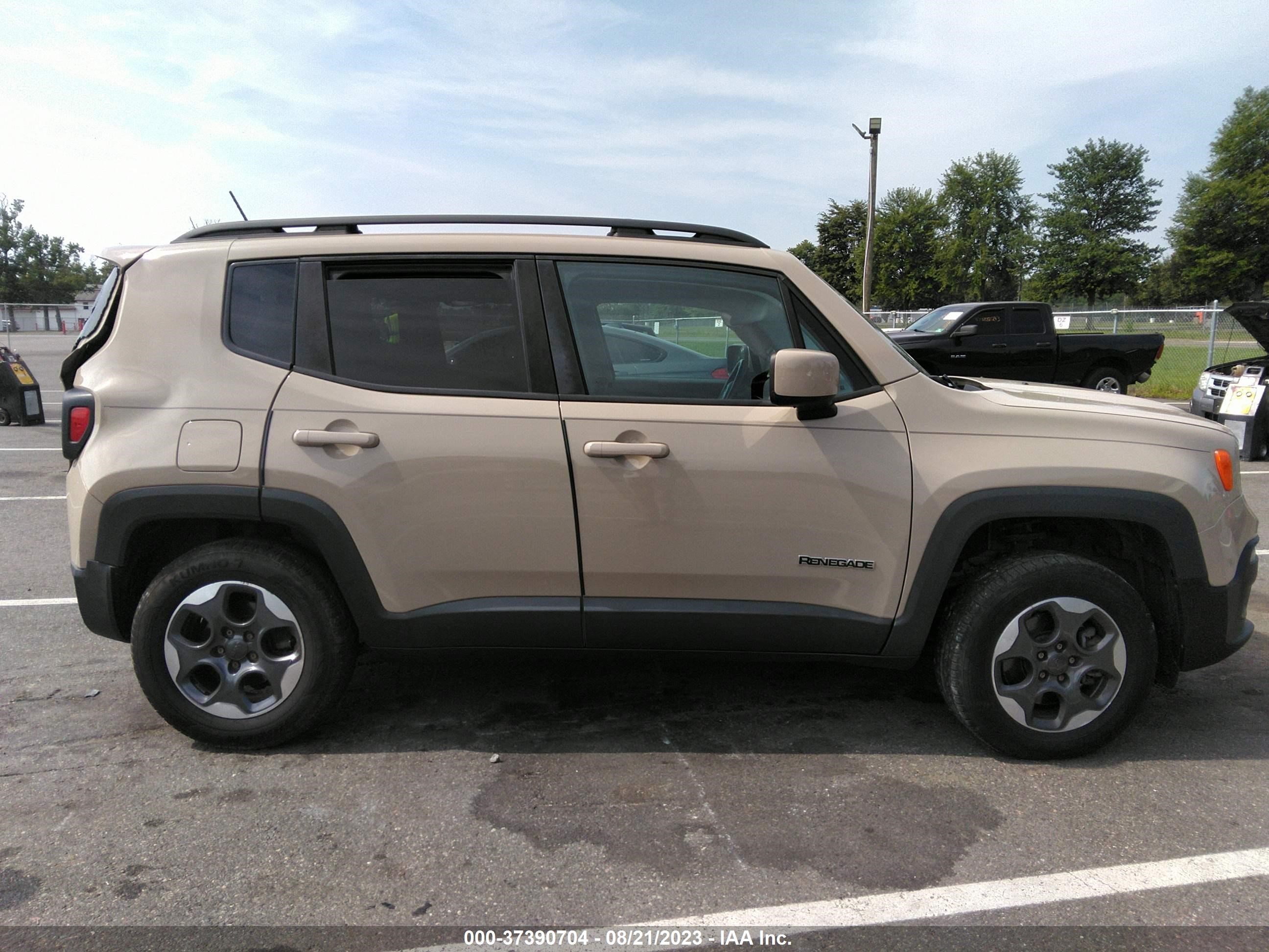 Photo 12 VIN: ZACCJBBH3FPC15965 - JEEP RENEGADE 