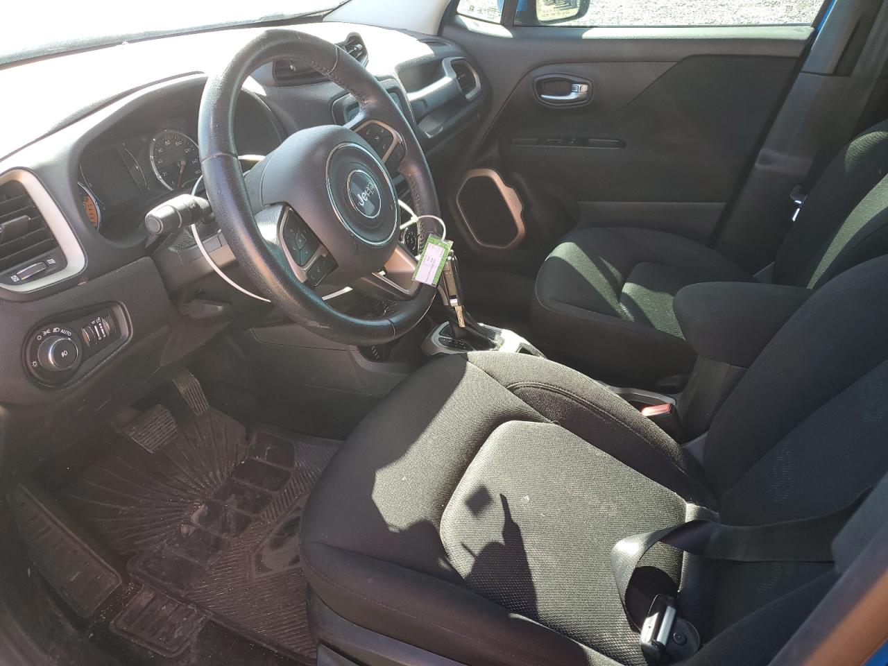 Photo 6 VIN: ZACCJBBT3FPB77089 - JEEP RENEGADE 