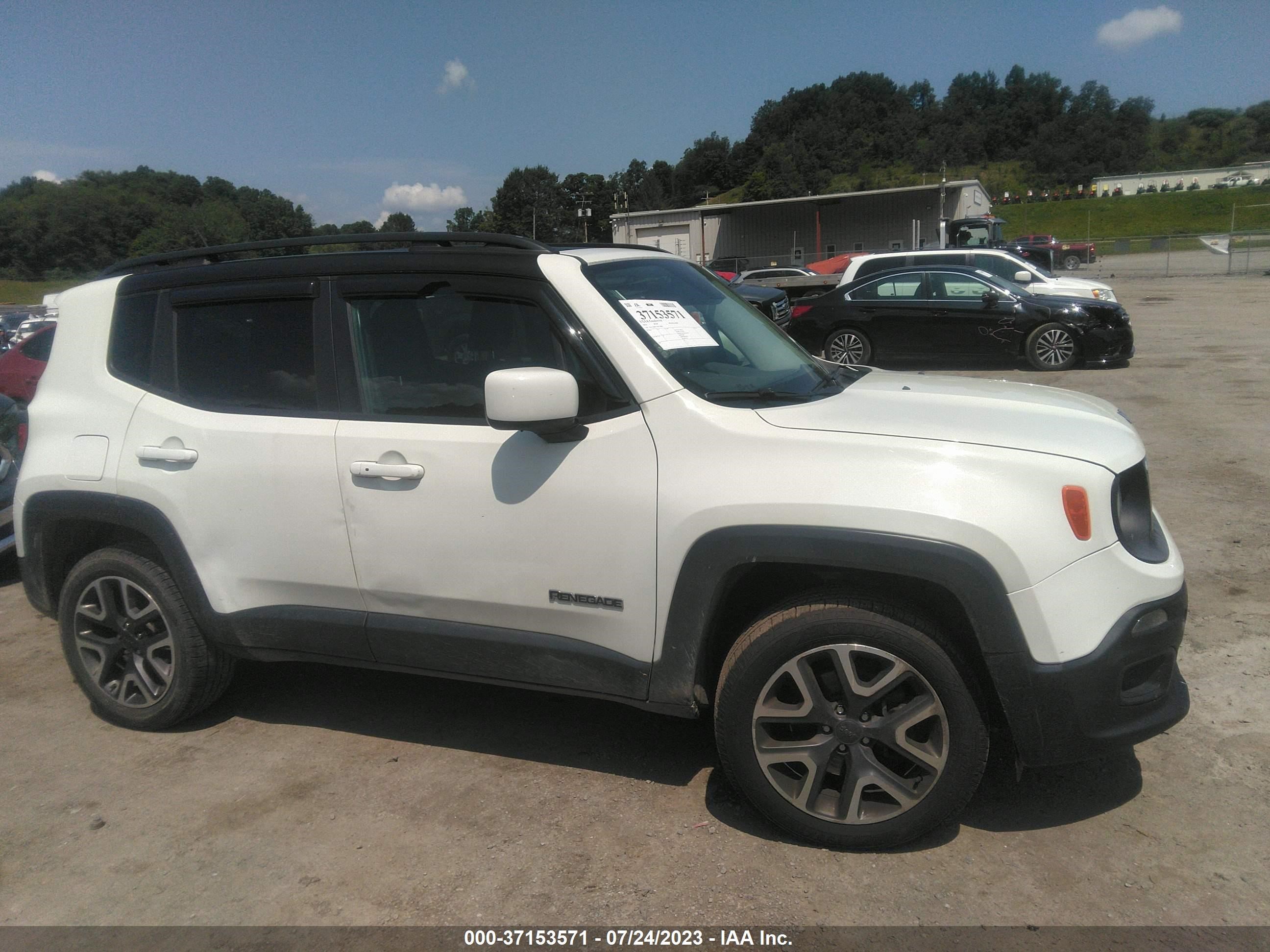 Photo 13 VIN: ZACCJBBT5GPC56944 - JEEP RENEGADE 