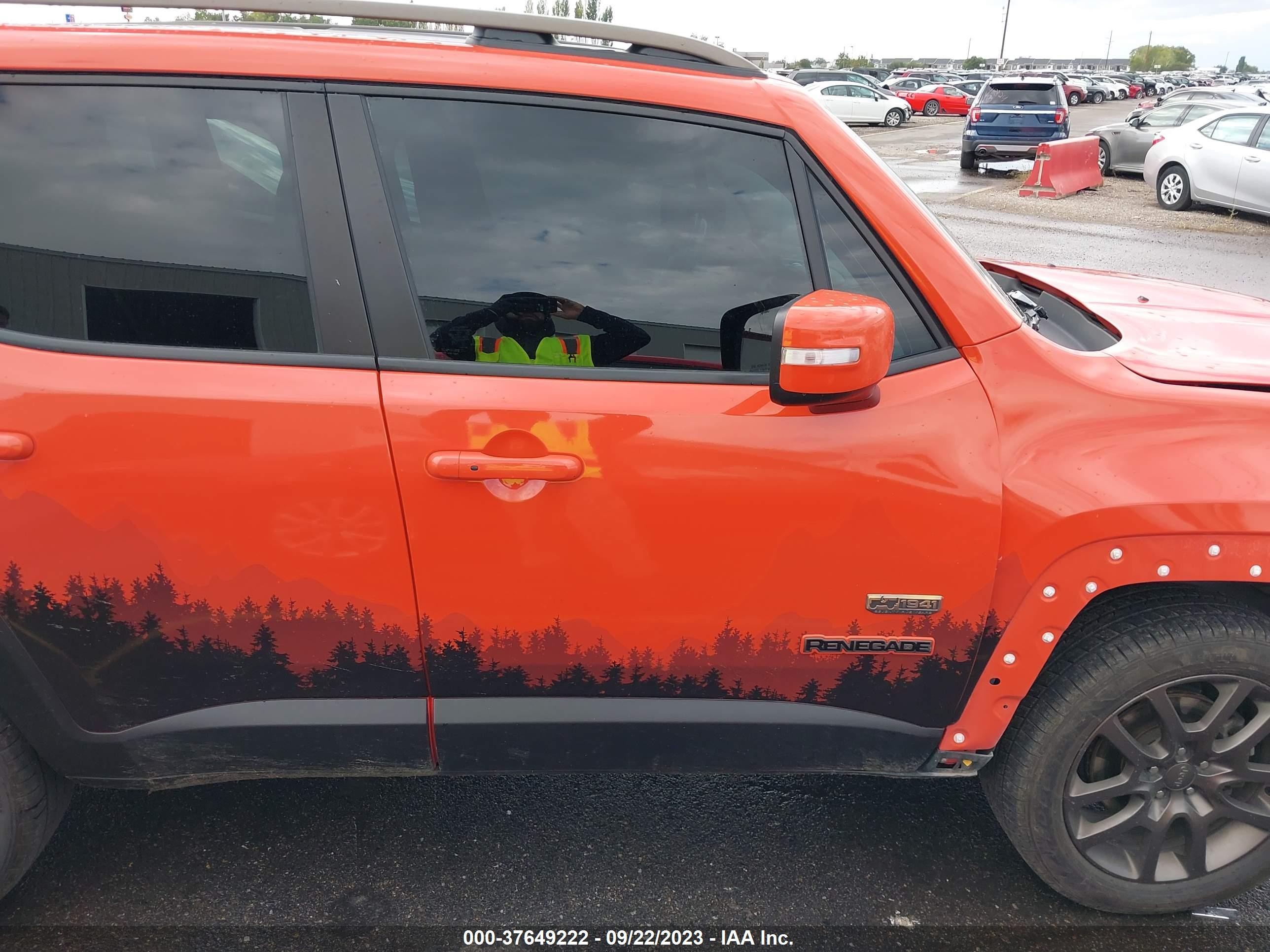 Photo 11 VIN: ZACCJBBT5GPD22313 - JEEP RENEGADE 