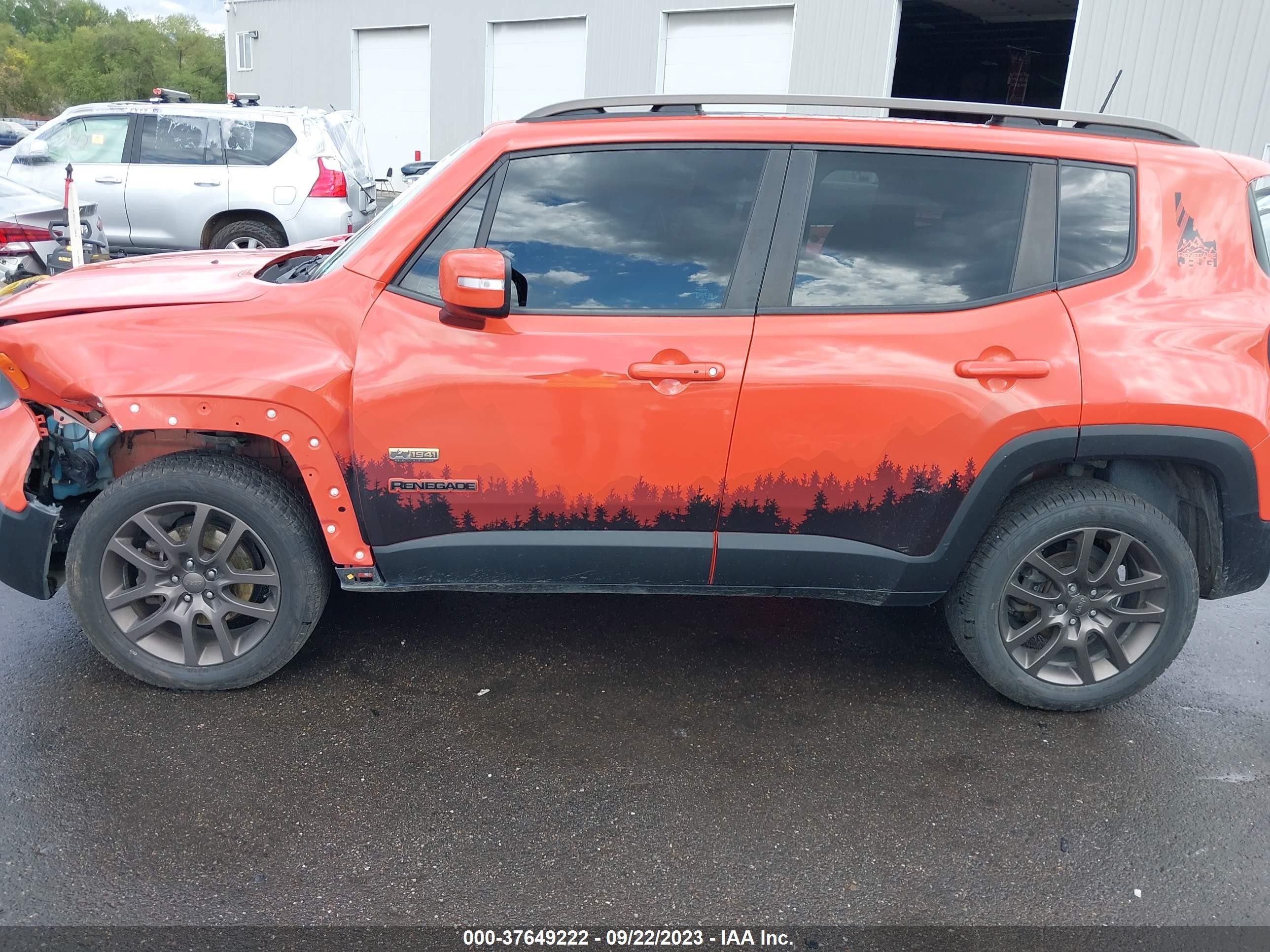 Photo 12 VIN: ZACCJBBT5GPD22313 - JEEP RENEGADE 