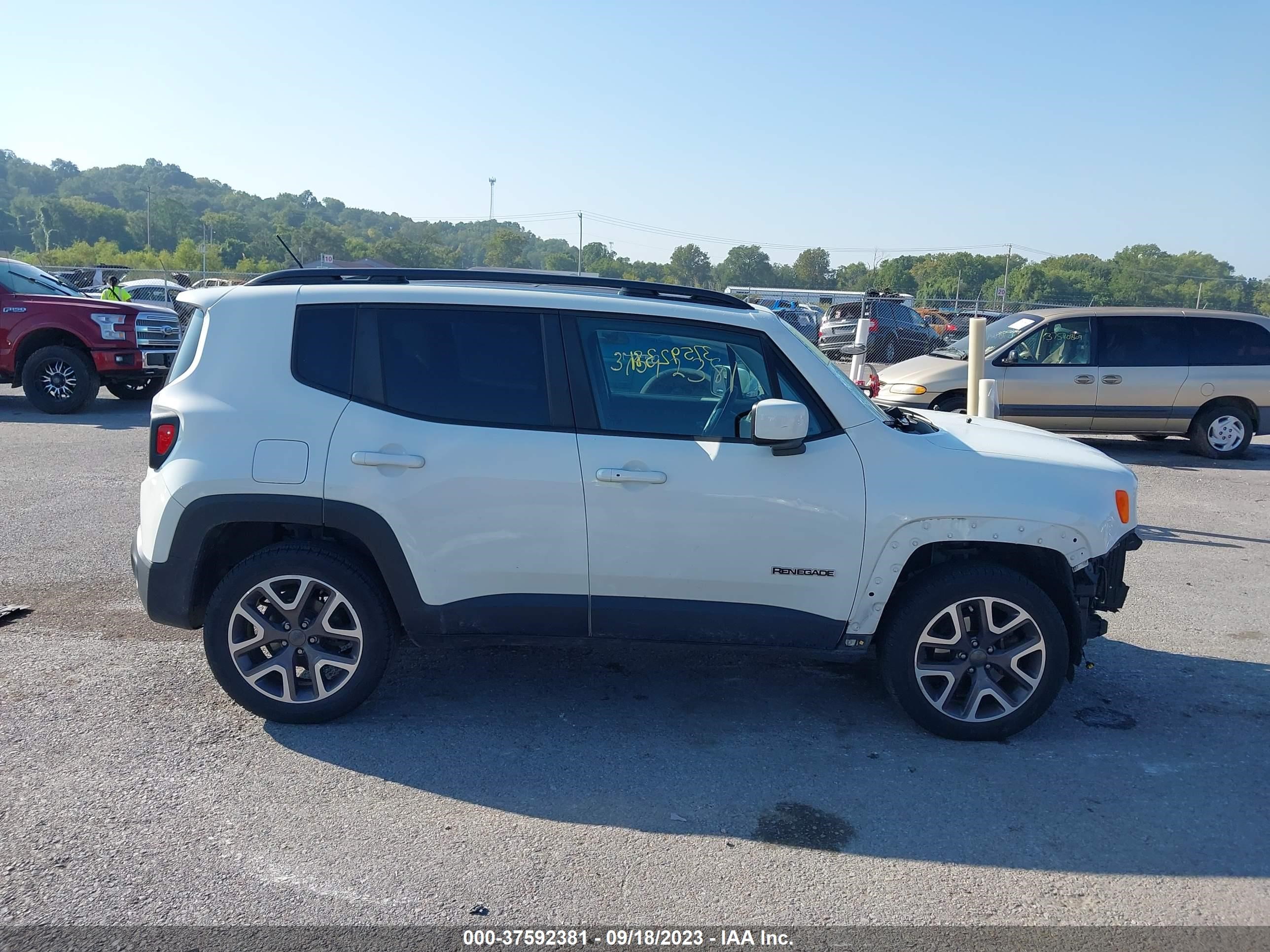 Photo 12 VIN: ZACCJBBTXGPC58432 - JEEP RENEGADE 