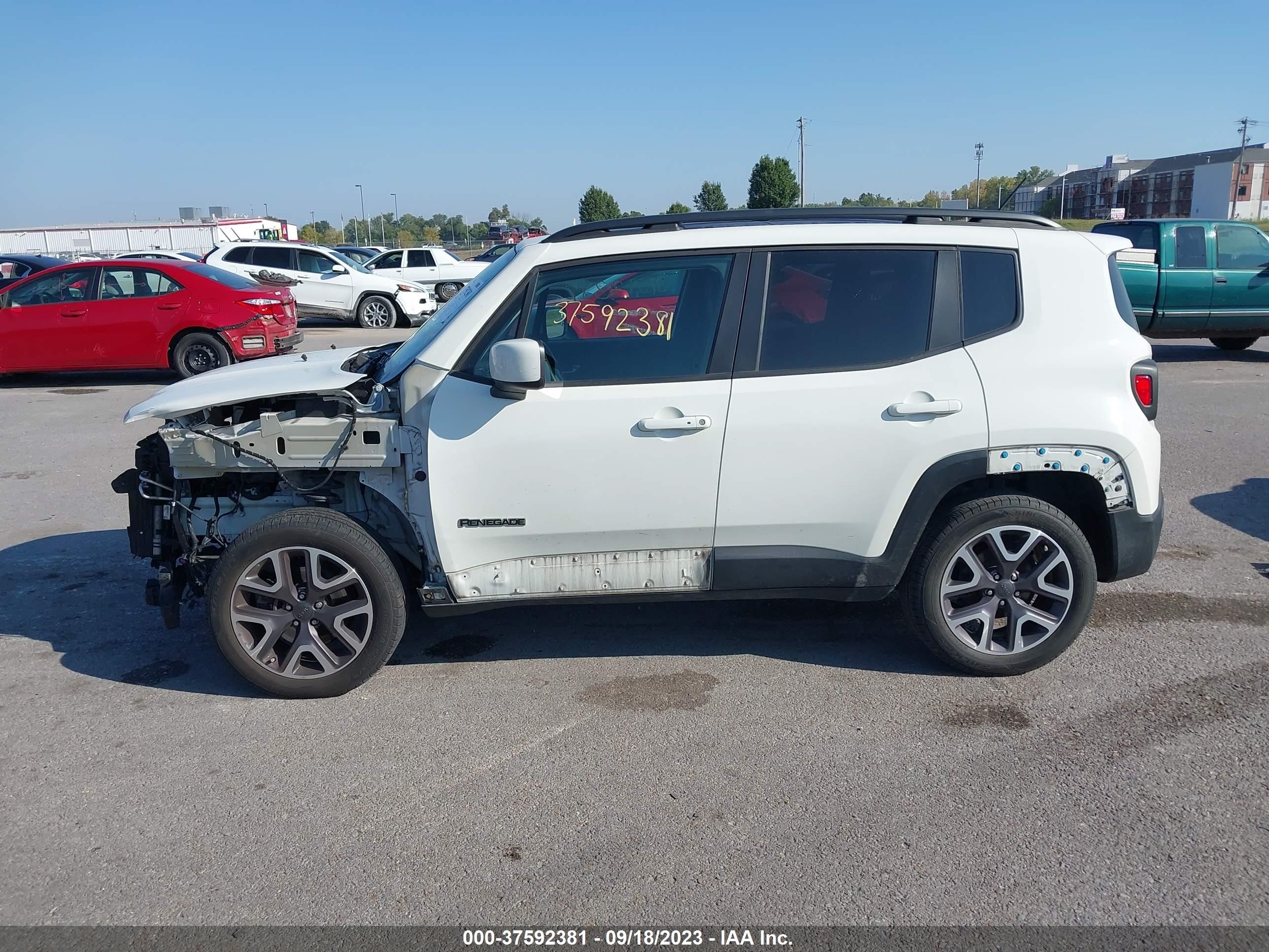 Photo 13 VIN: ZACCJBBTXGPC58432 - JEEP RENEGADE 