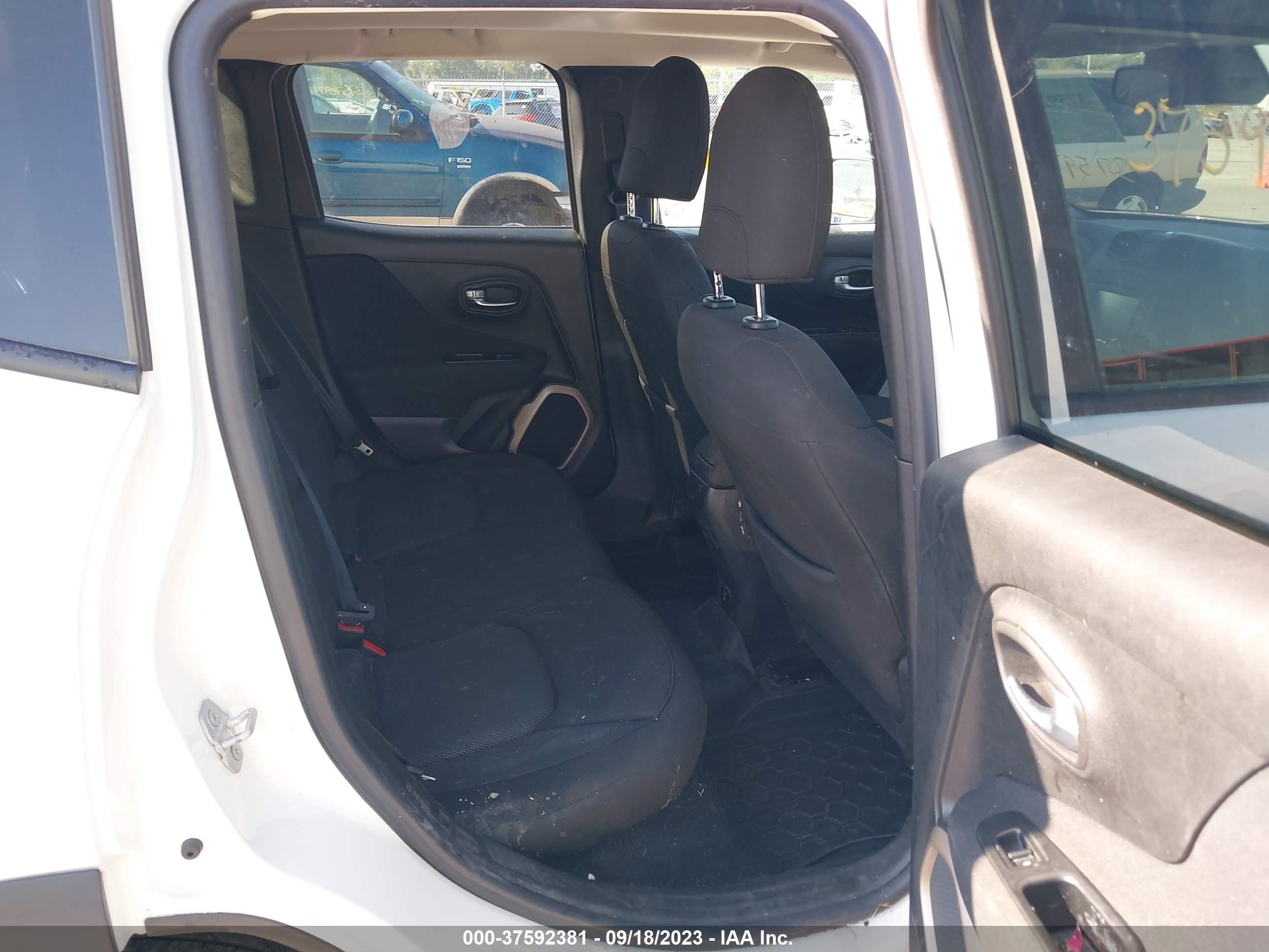 Photo 7 VIN: ZACCJBBTXGPC58432 - JEEP RENEGADE 