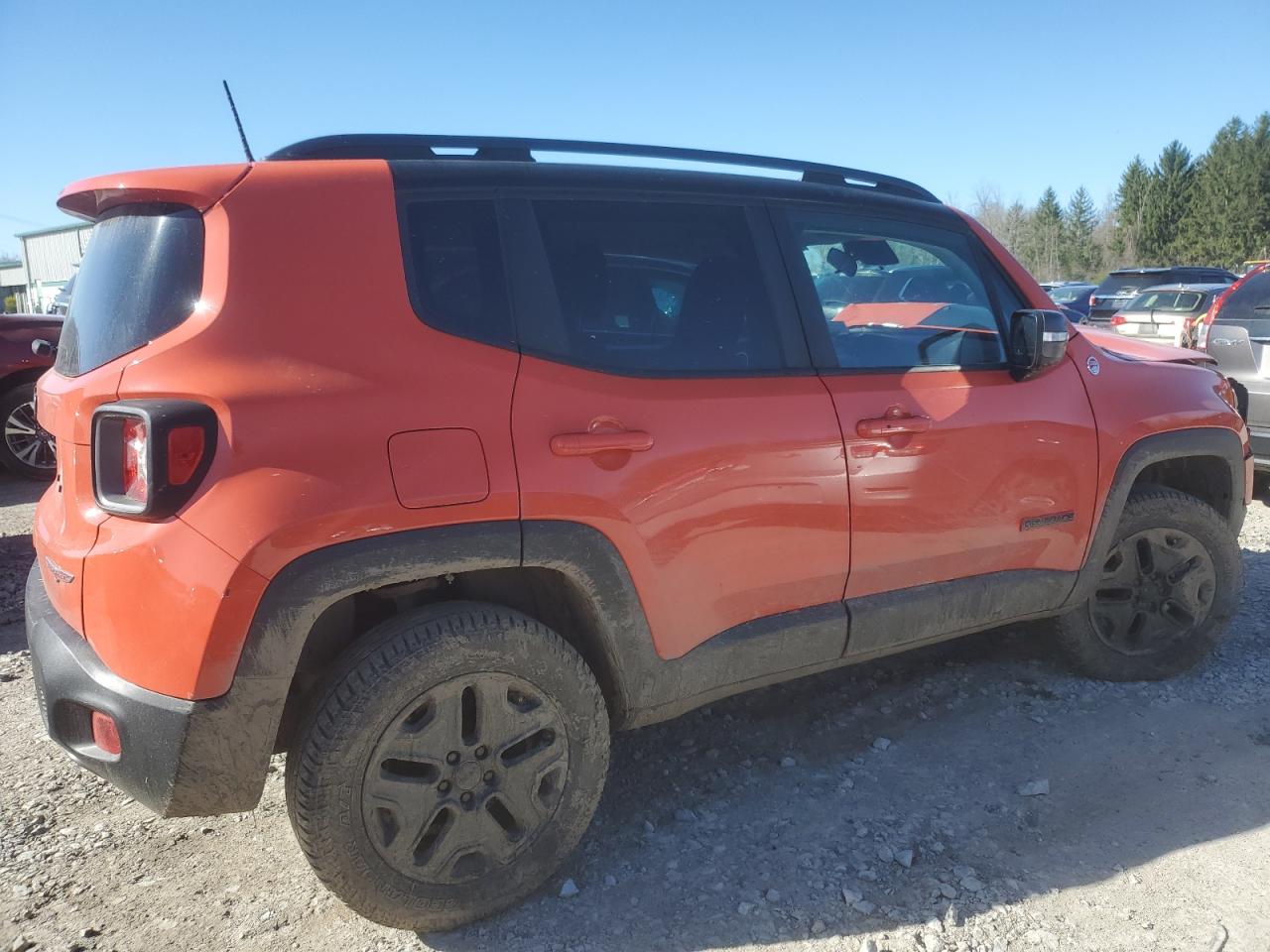 Photo 2 VIN: ZACCJBCB1JPH88818 - JEEP RENEGADE 