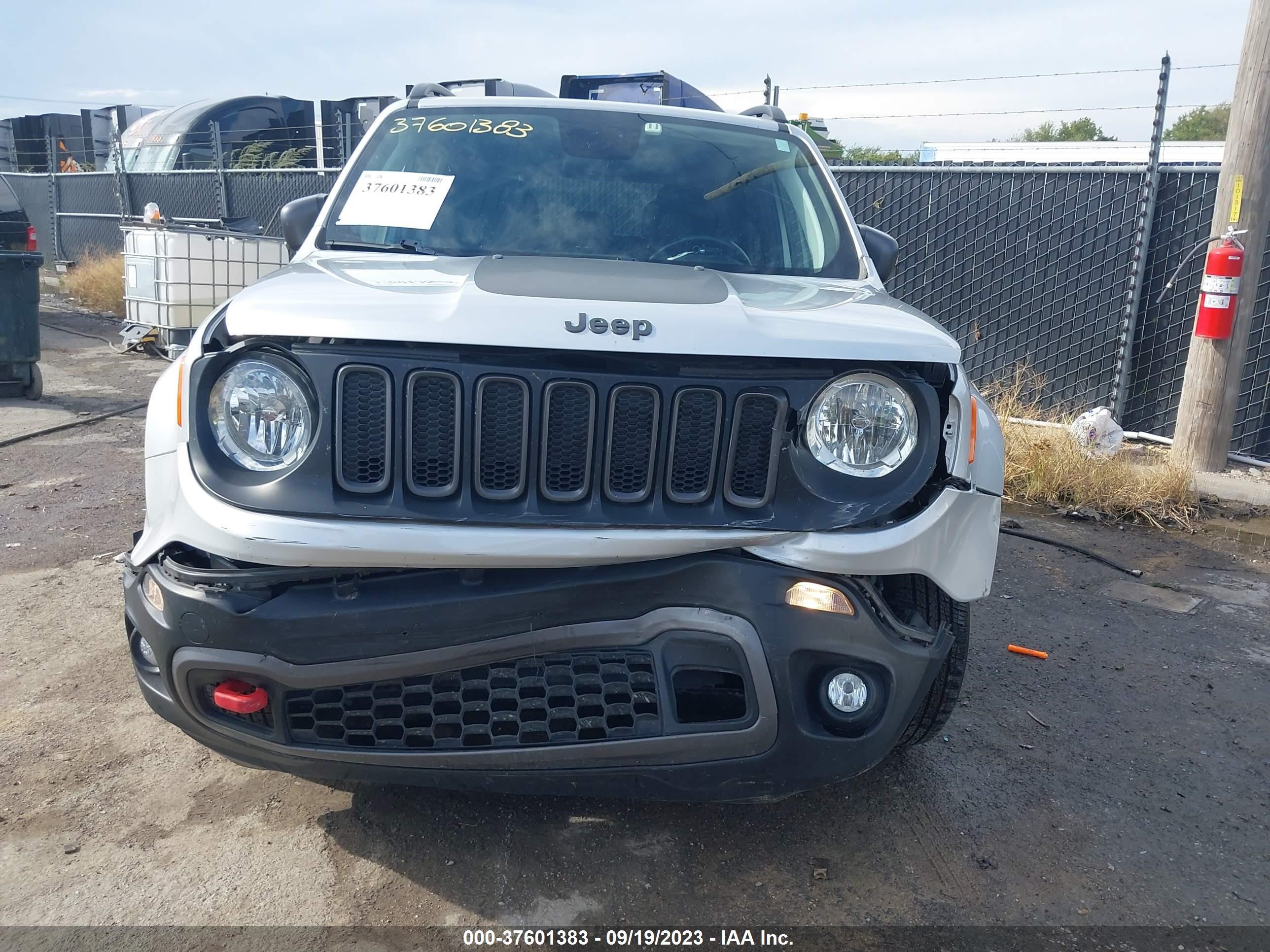 Photo 11 VIN: ZACCJBCB4JPH68000 - JEEP RENEGADE 