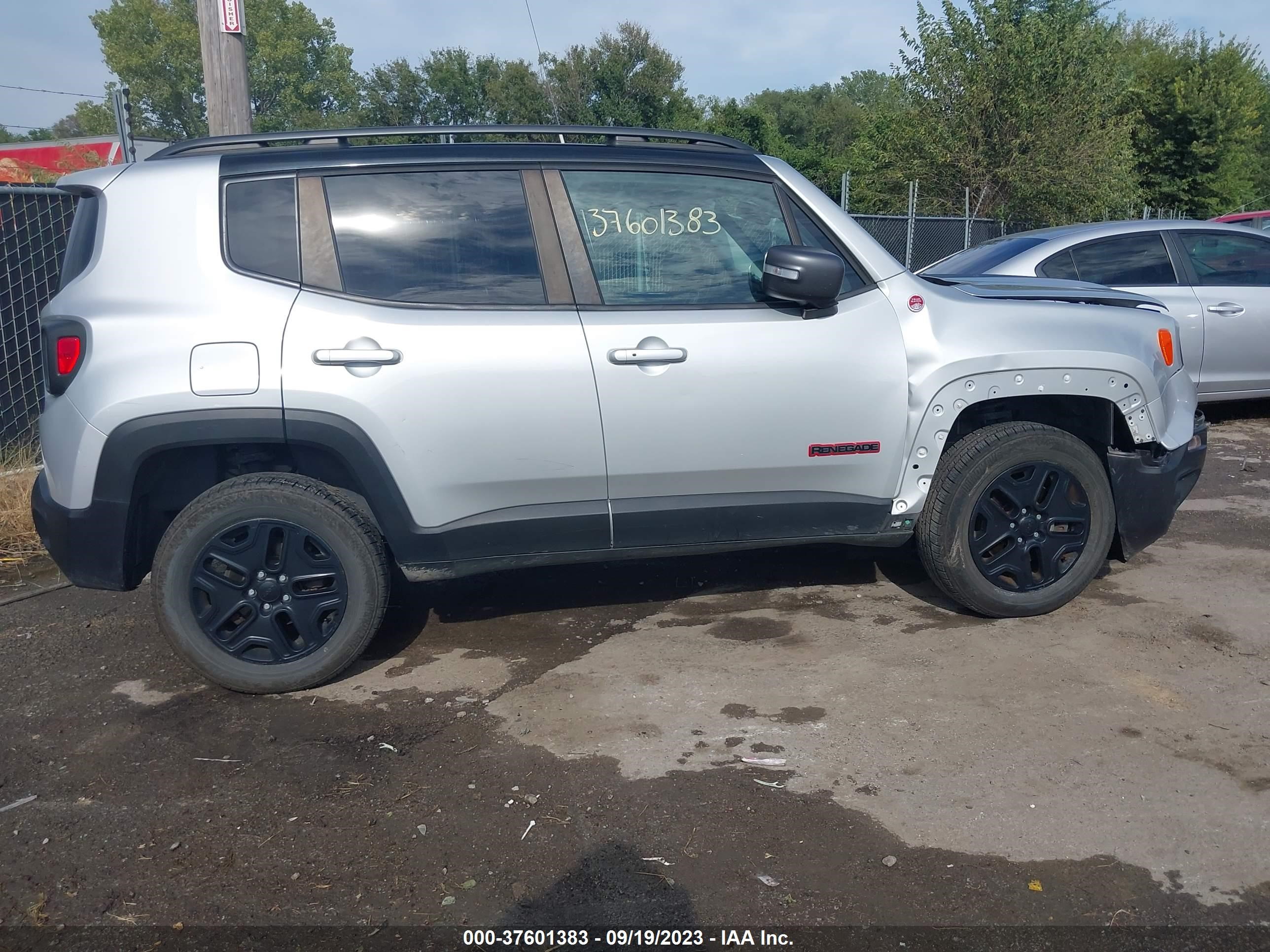 Photo 12 VIN: ZACCJBCB4JPH68000 - JEEP RENEGADE 