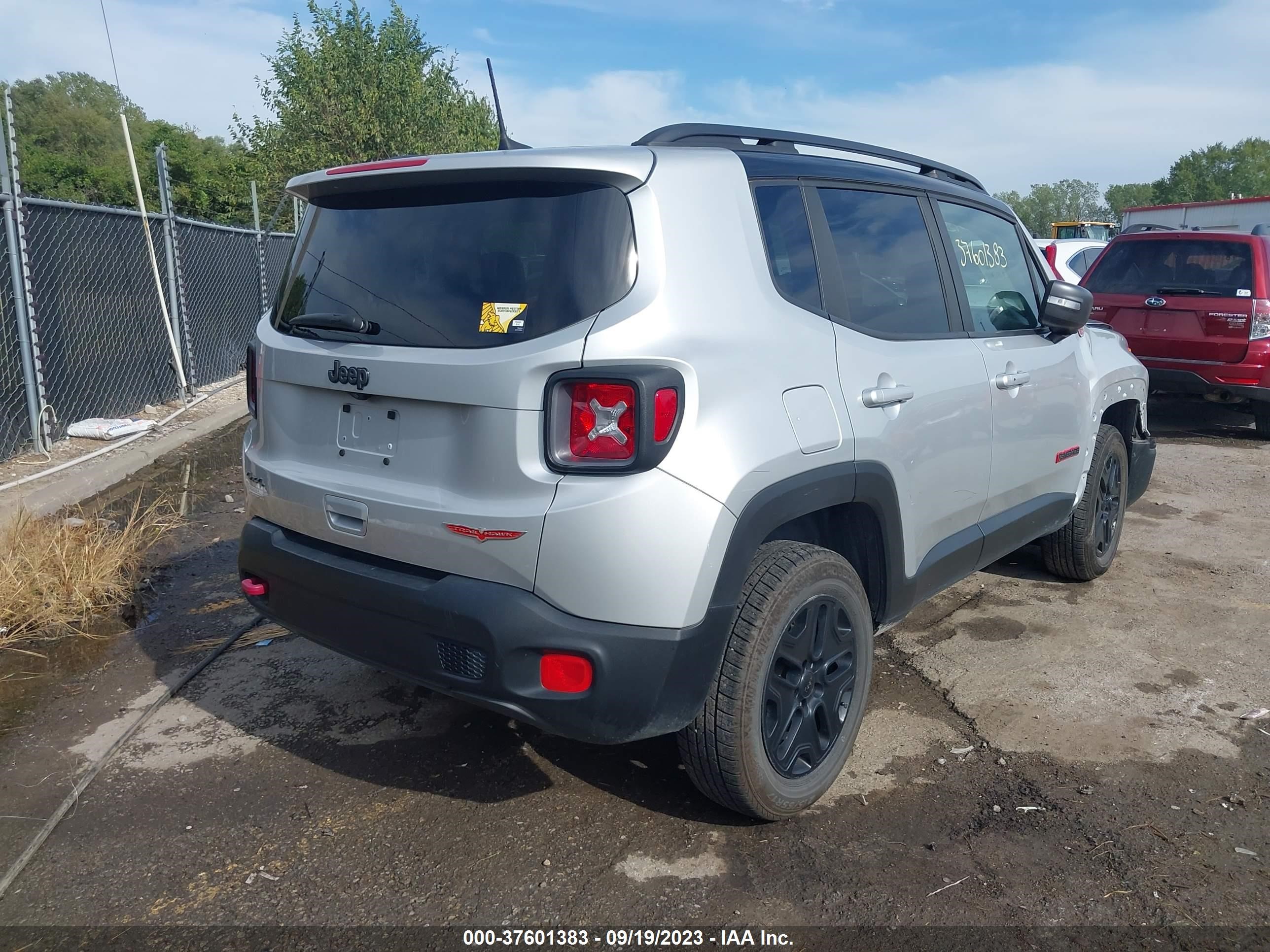 Photo 3 VIN: ZACCJBCB4JPH68000 - JEEP RENEGADE 