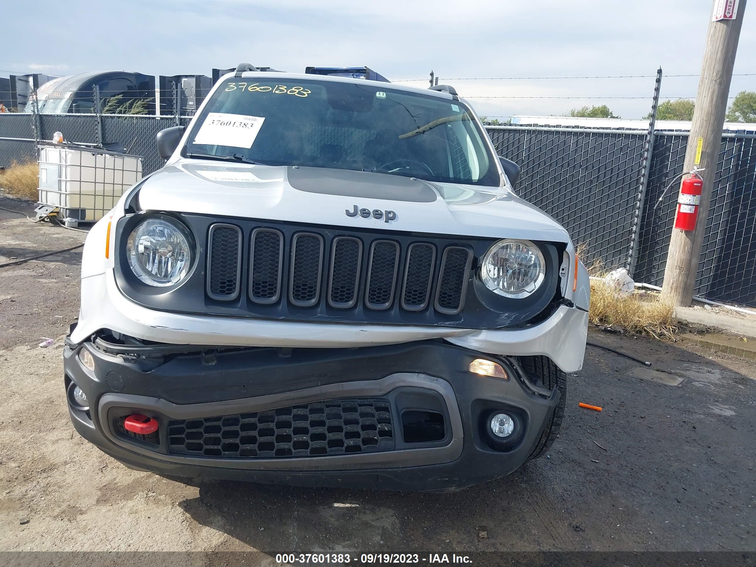 Photo 5 VIN: ZACCJBCB4JPH68000 - JEEP RENEGADE 