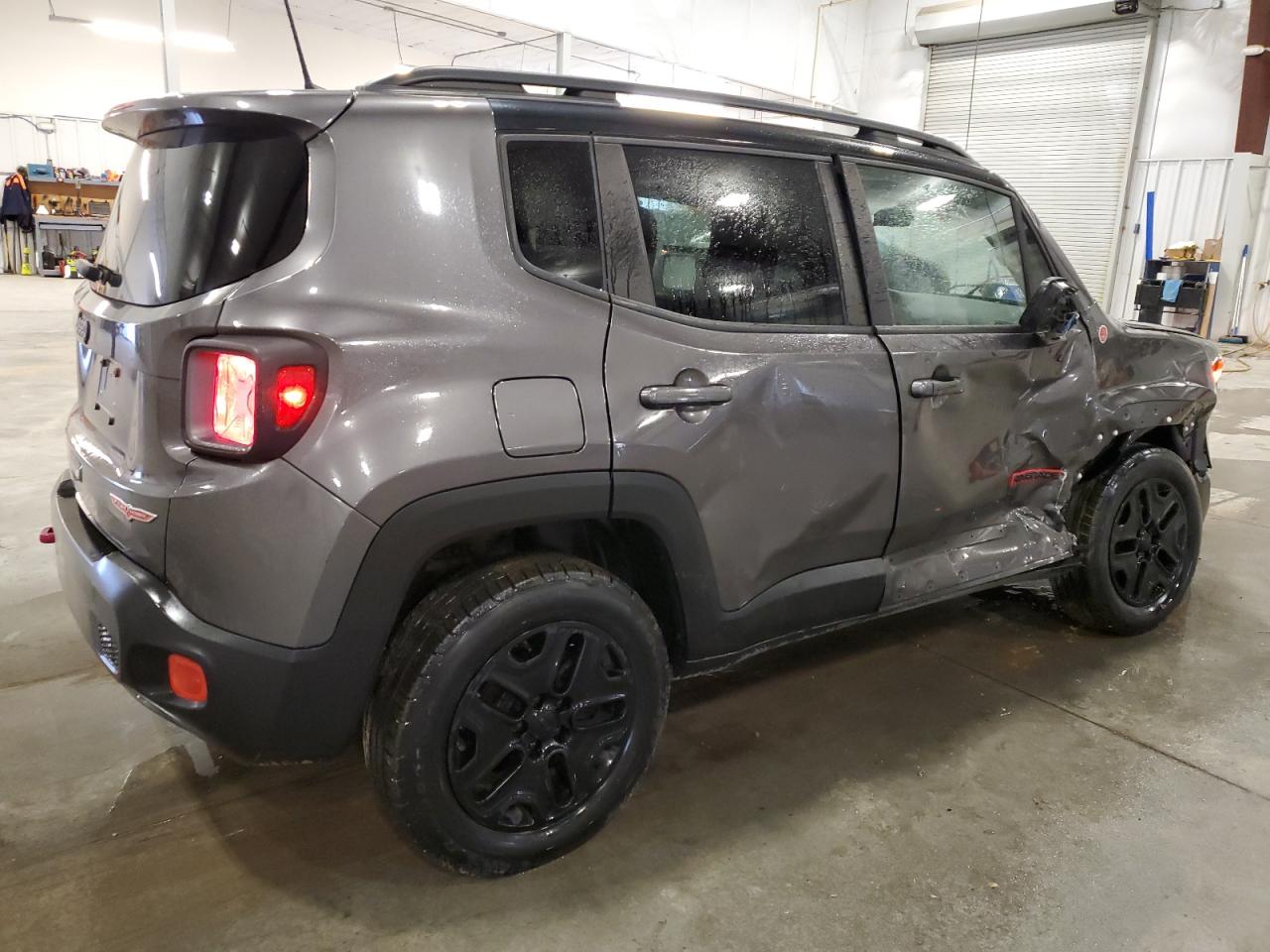 Photo 2 VIN: ZACCJBCB8JPJ17255 - JEEP RENEGADE 