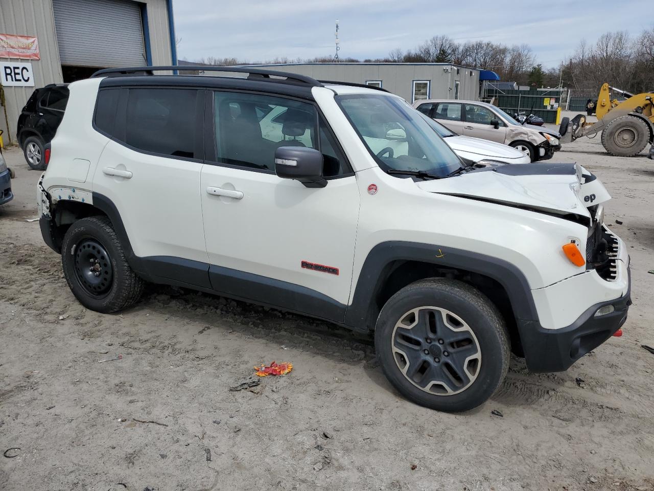 Photo 3 VIN: ZACCJBCT9GPC80582 - JEEP RENEGADE 