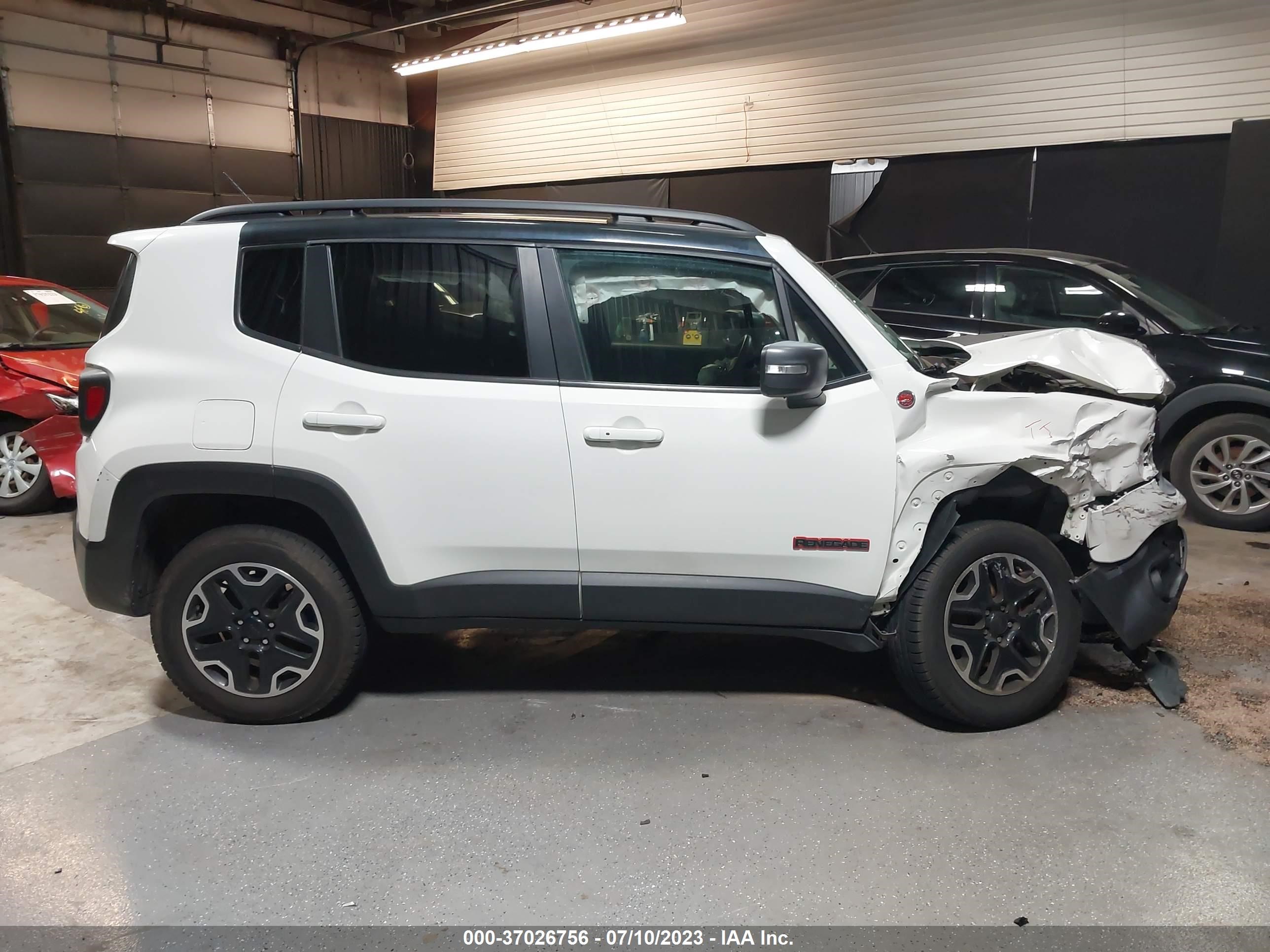 Photo 11 VIN: ZACCJBCT9GPD32518 - JEEP RENEGADE 