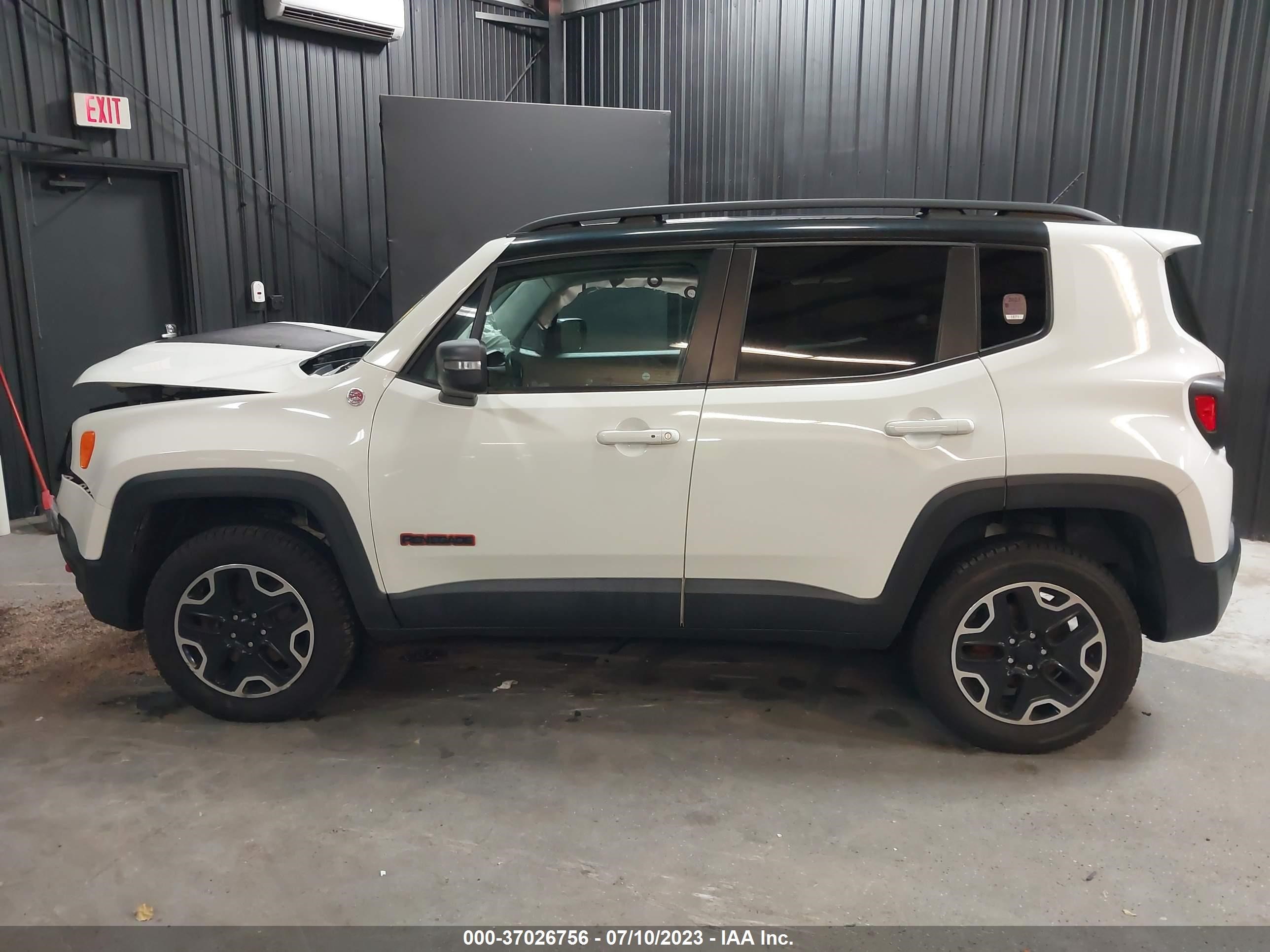 Photo 12 VIN: ZACCJBCT9GPD32518 - JEEP RENEGADE 