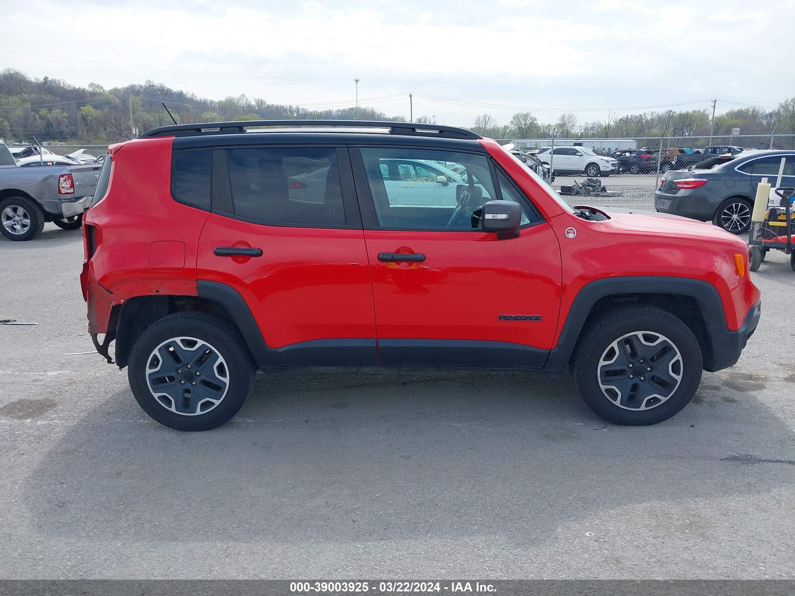 Photo 12 VIN: ZACCJBCTXGPC49244 - JEEP RENEGADE 