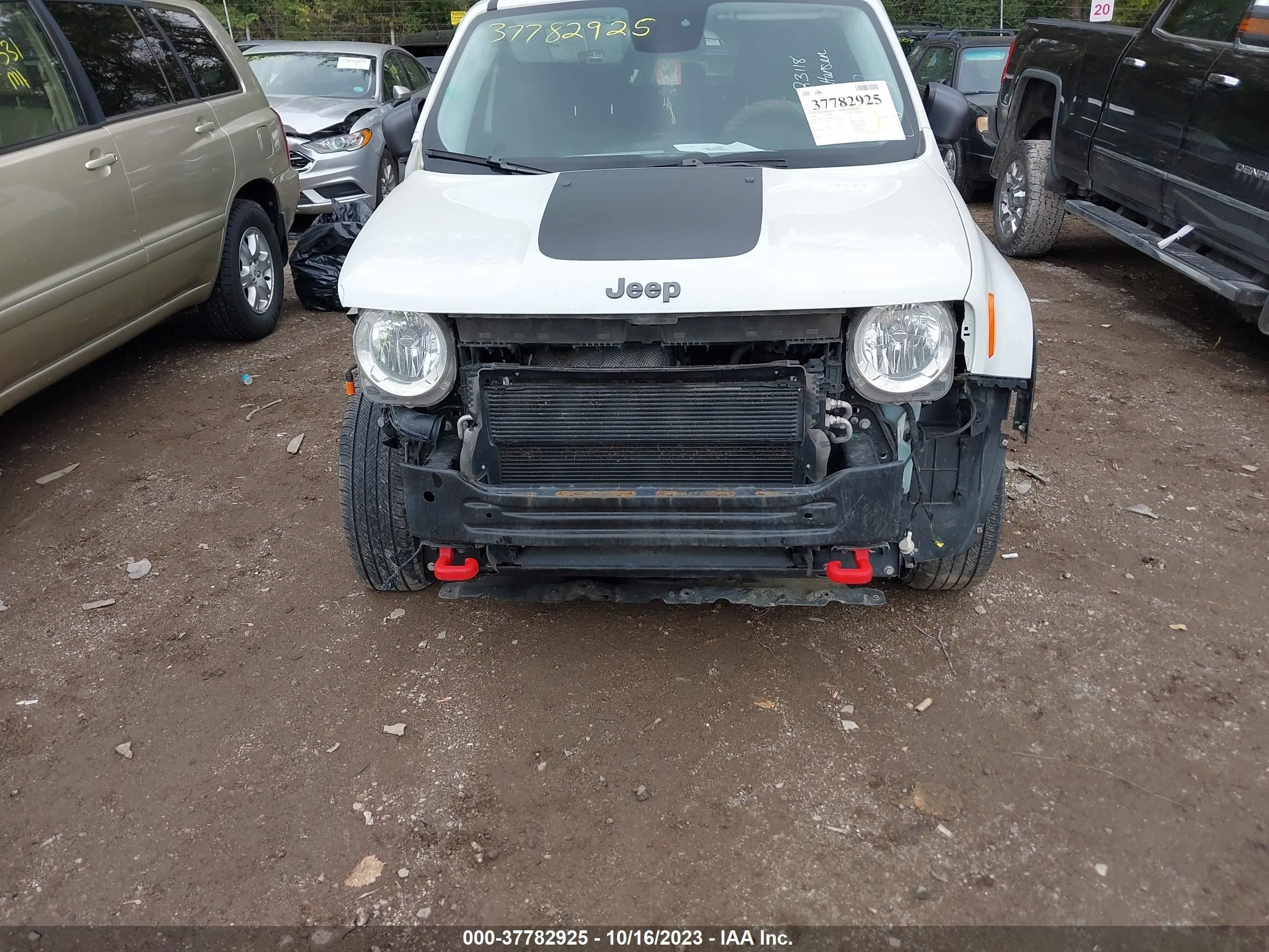 Photo 12 VIN: ZACCJBCTXGPC58364 - JEEP RENEGADE 