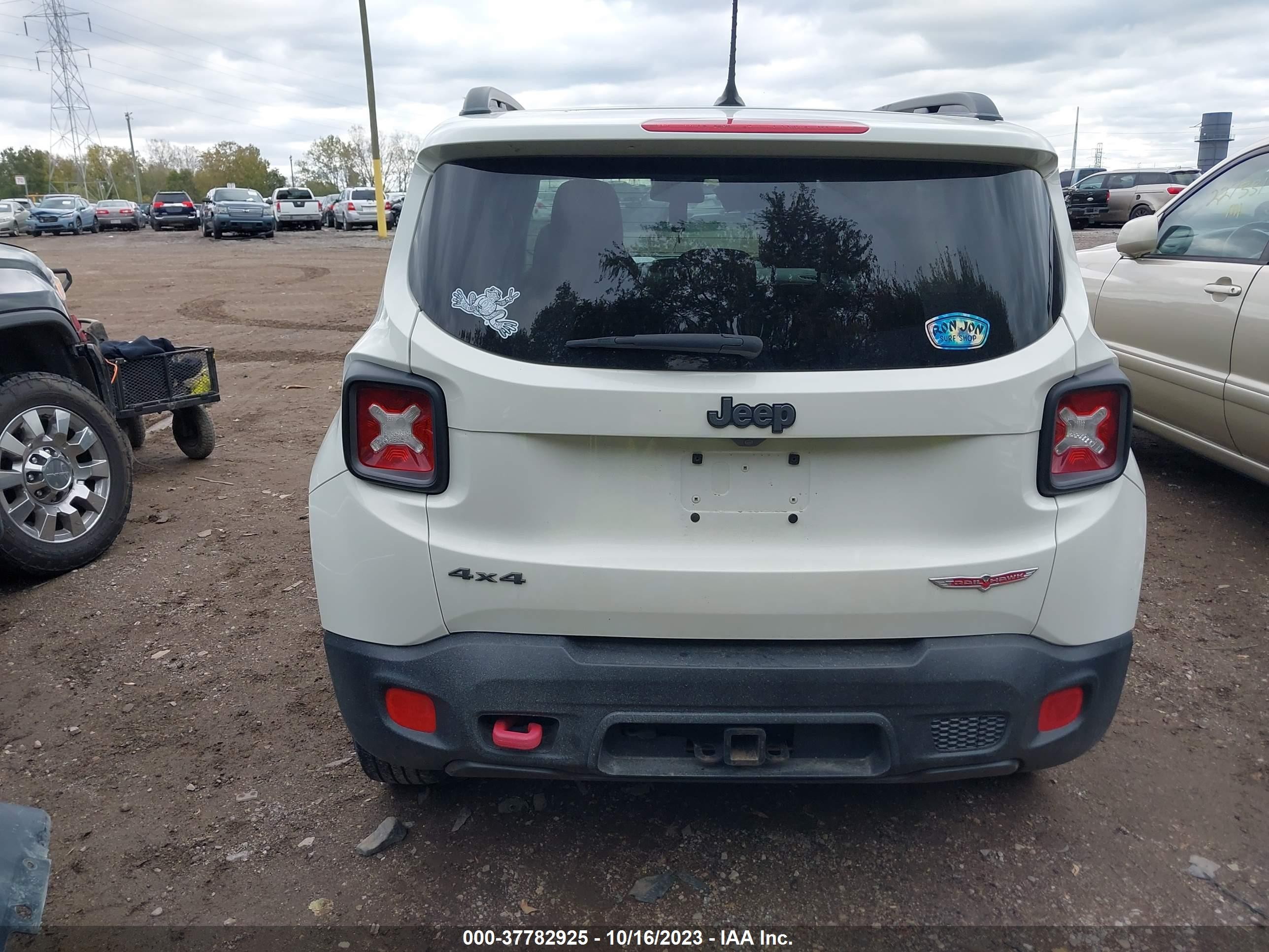 Photo 16 VIN: ZACCJBCTXGPC58364 - JEEP RENEGADE 