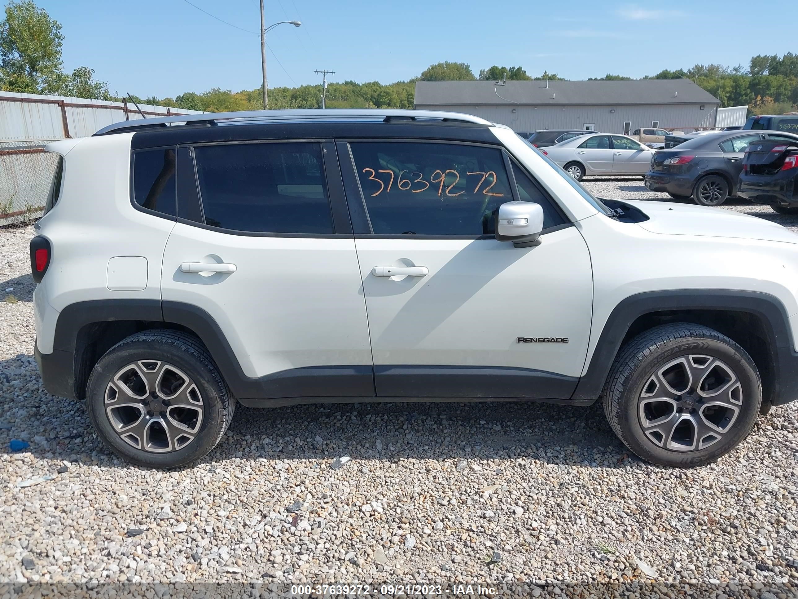 Photo 12 VIN: ZACCJBDT2GPD21990 - JEEP RENEGADE 