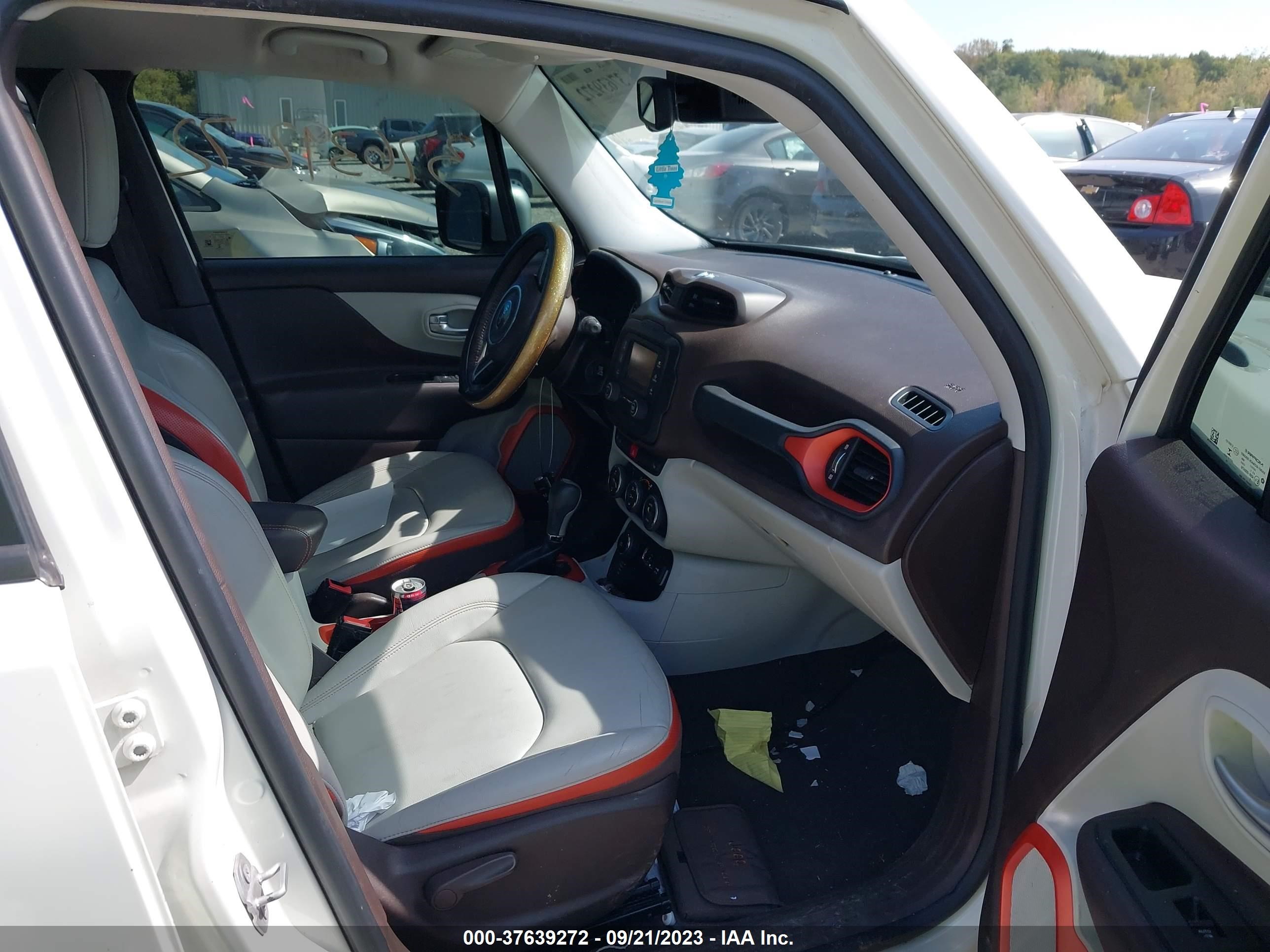 Photo 4 VIN: ZACCJBDT2GPD21990 - JEEP RENEGADE 