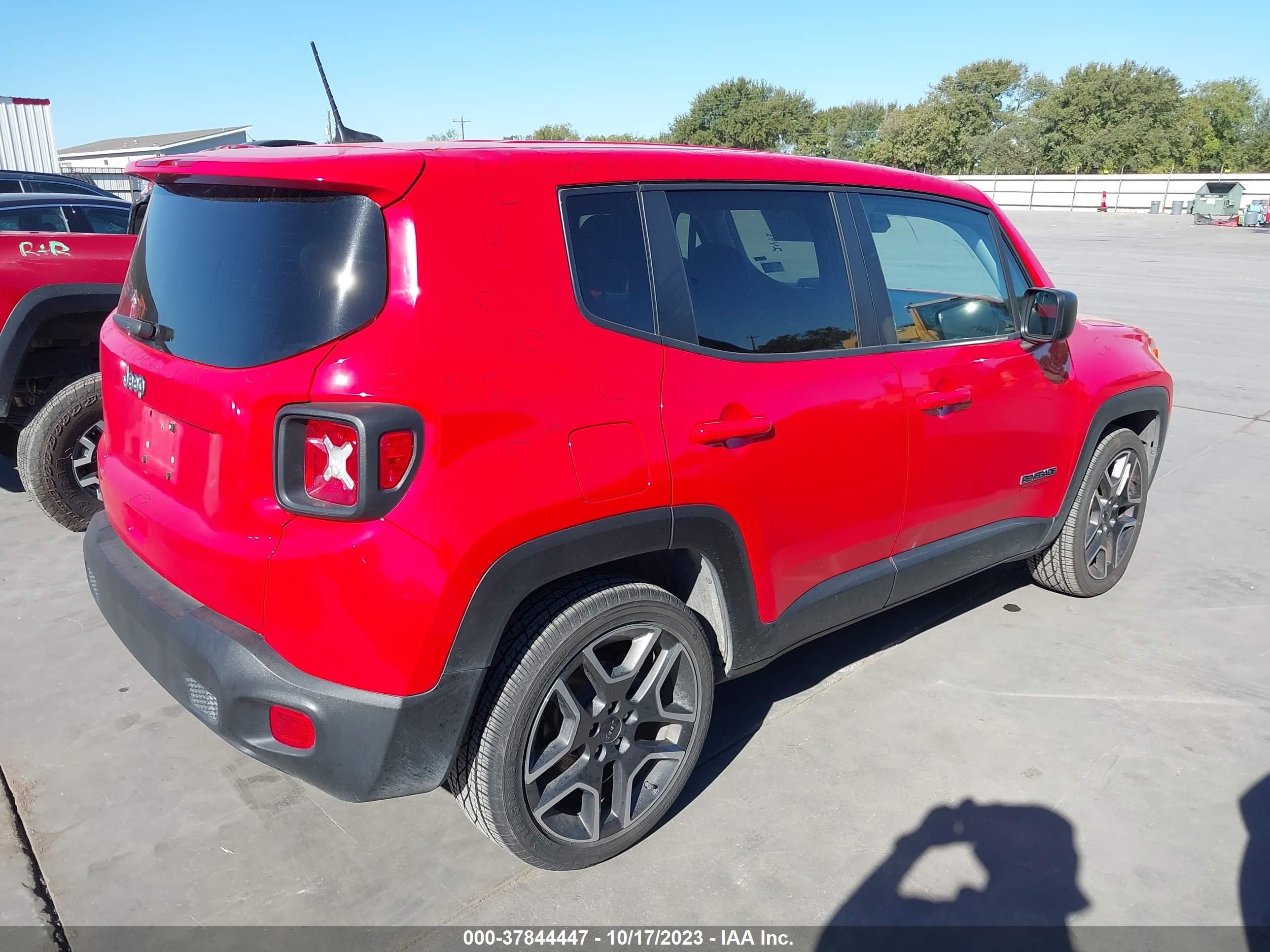 Photo 3 VIN: ZACNJAAB7LPL82614 - JEEP RENEGADE 