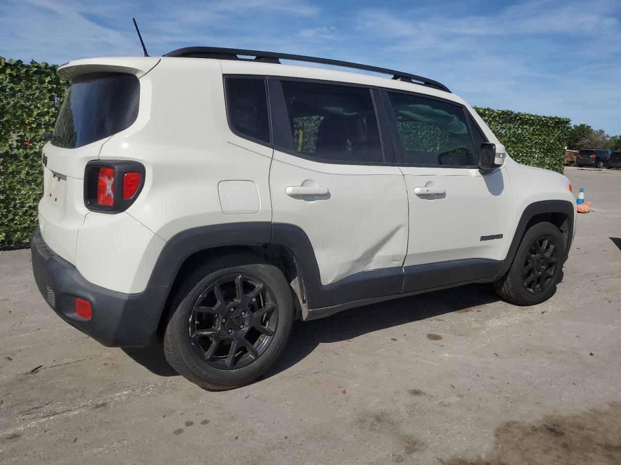 Photo 2 VIN: ZACNJABB0LPL00673 - JEEP RENEGADE 