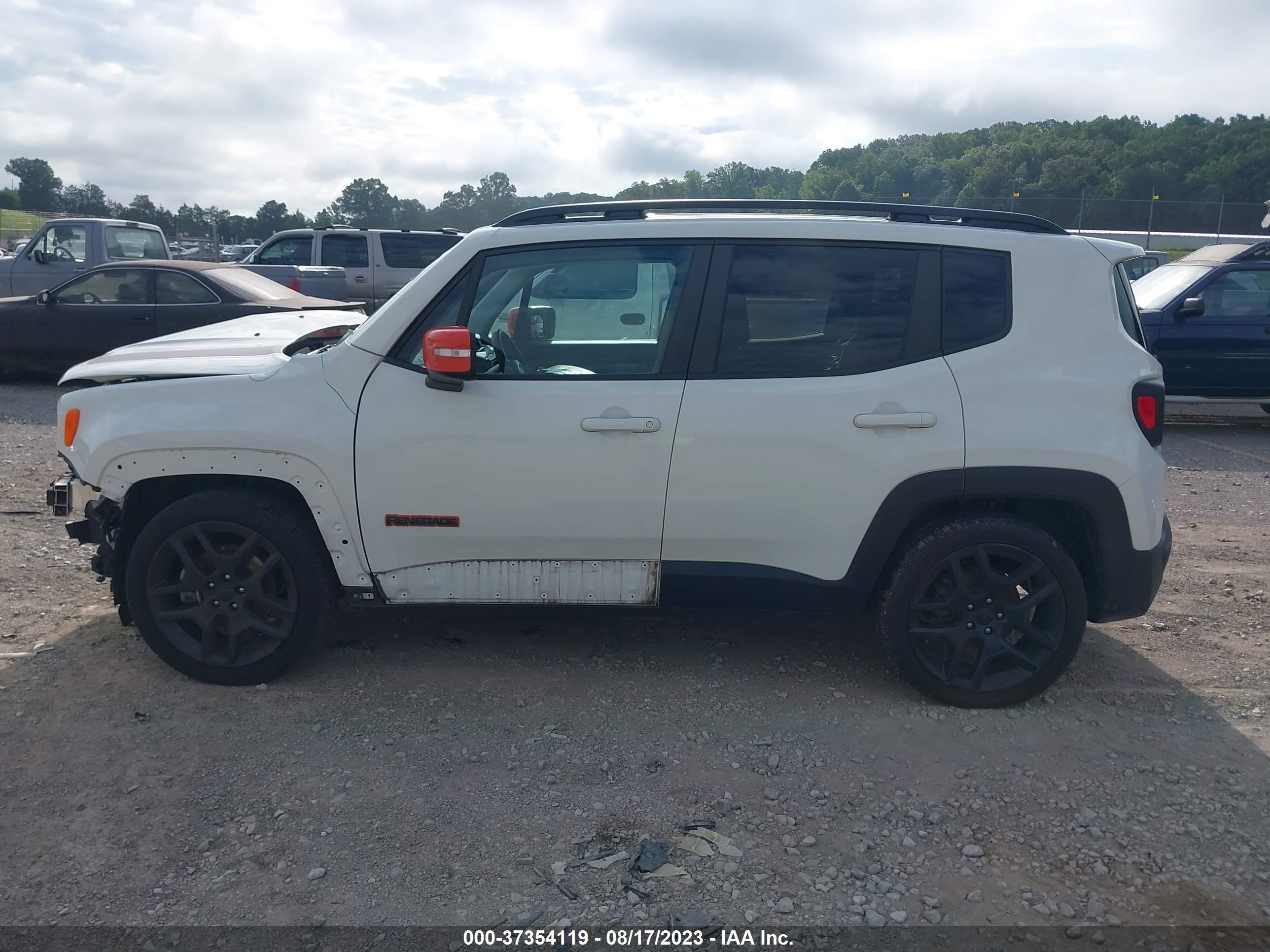 Photo 14 VIN: ZACNJABB9LPL80331 - JEEP RENEGADE 