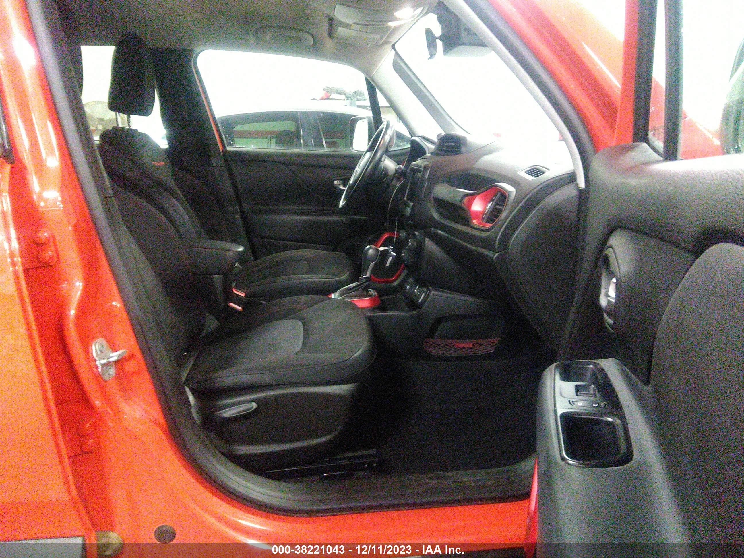 Photo 4 VIN: ZACNJBC18KPJ94905 - JEEP RENEGADE 