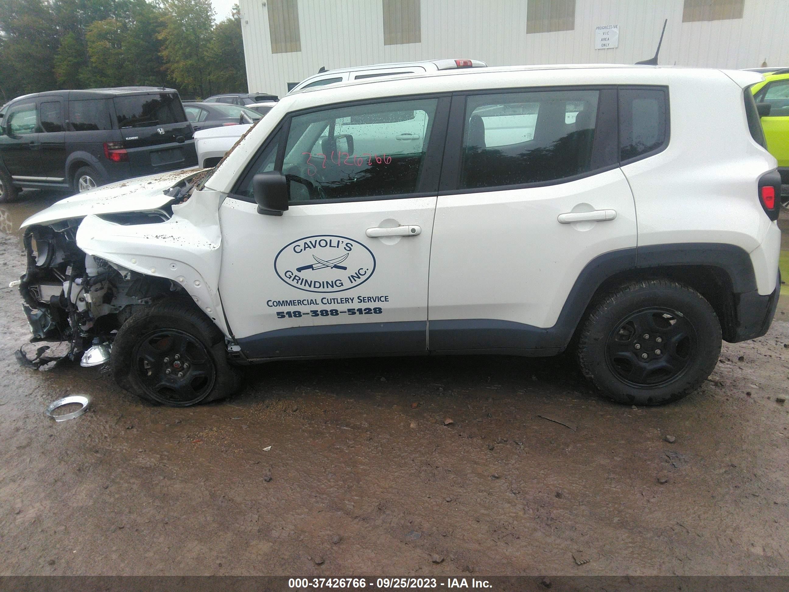 Photo 13 VIN: ZACNJDA10NPN78146 - JEEP RENEGADE 