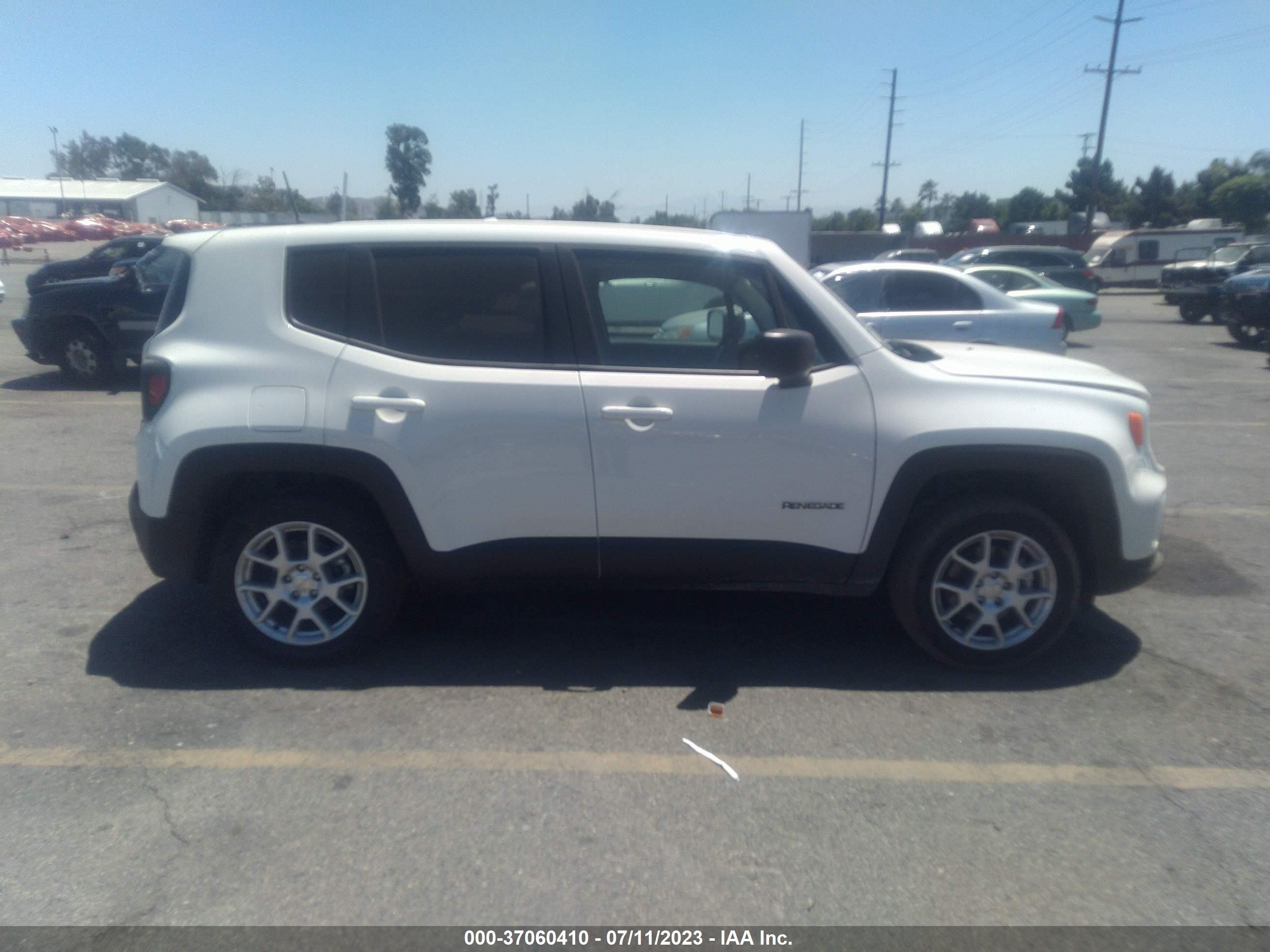 Photo 13 VIN: ZACNJDB11PPP12857 - JEEP RENEGADE 