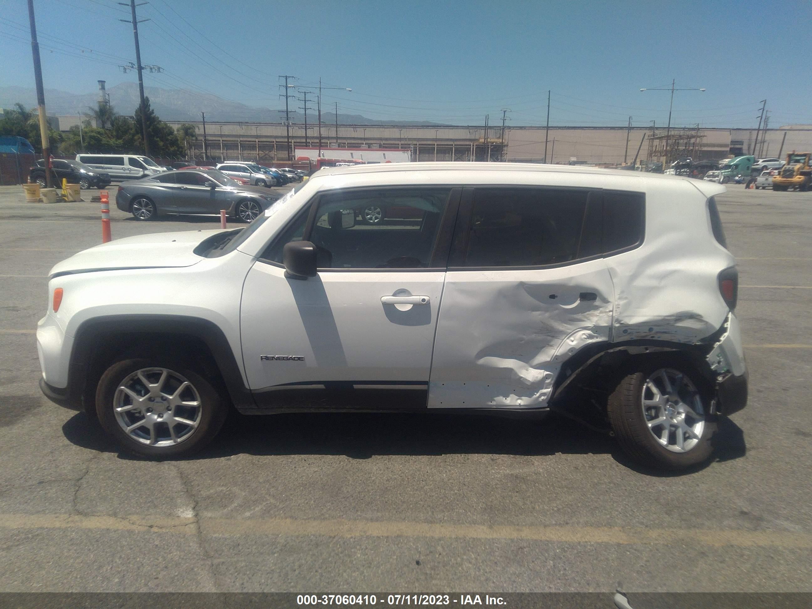 Photo 14 VIN: ZACNJDB11PPP12857 - JEEP RENEGADE 