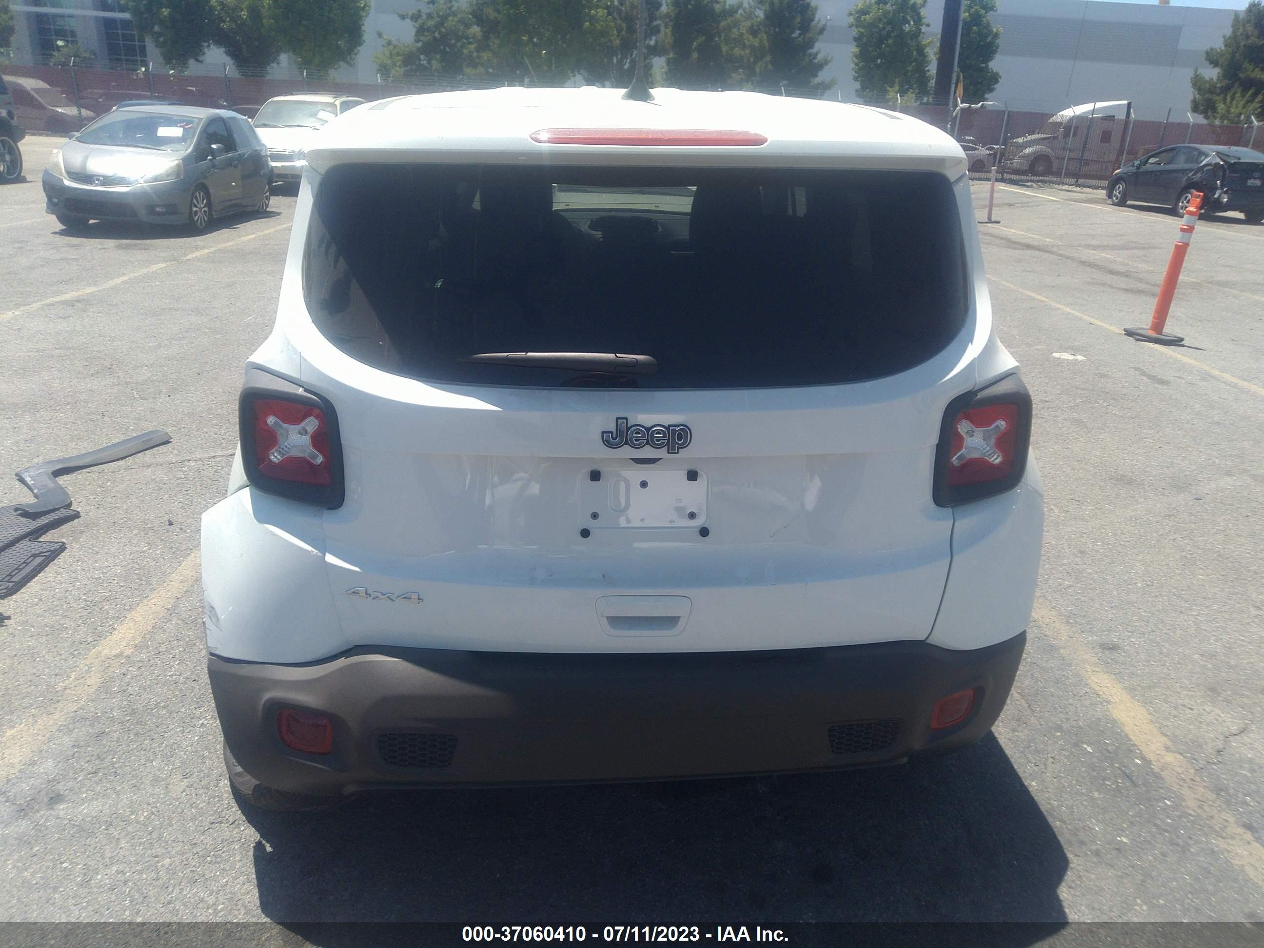 Photo 16 VIN: ZACNJDB11PPP12857 - JEEP RENEGADE 