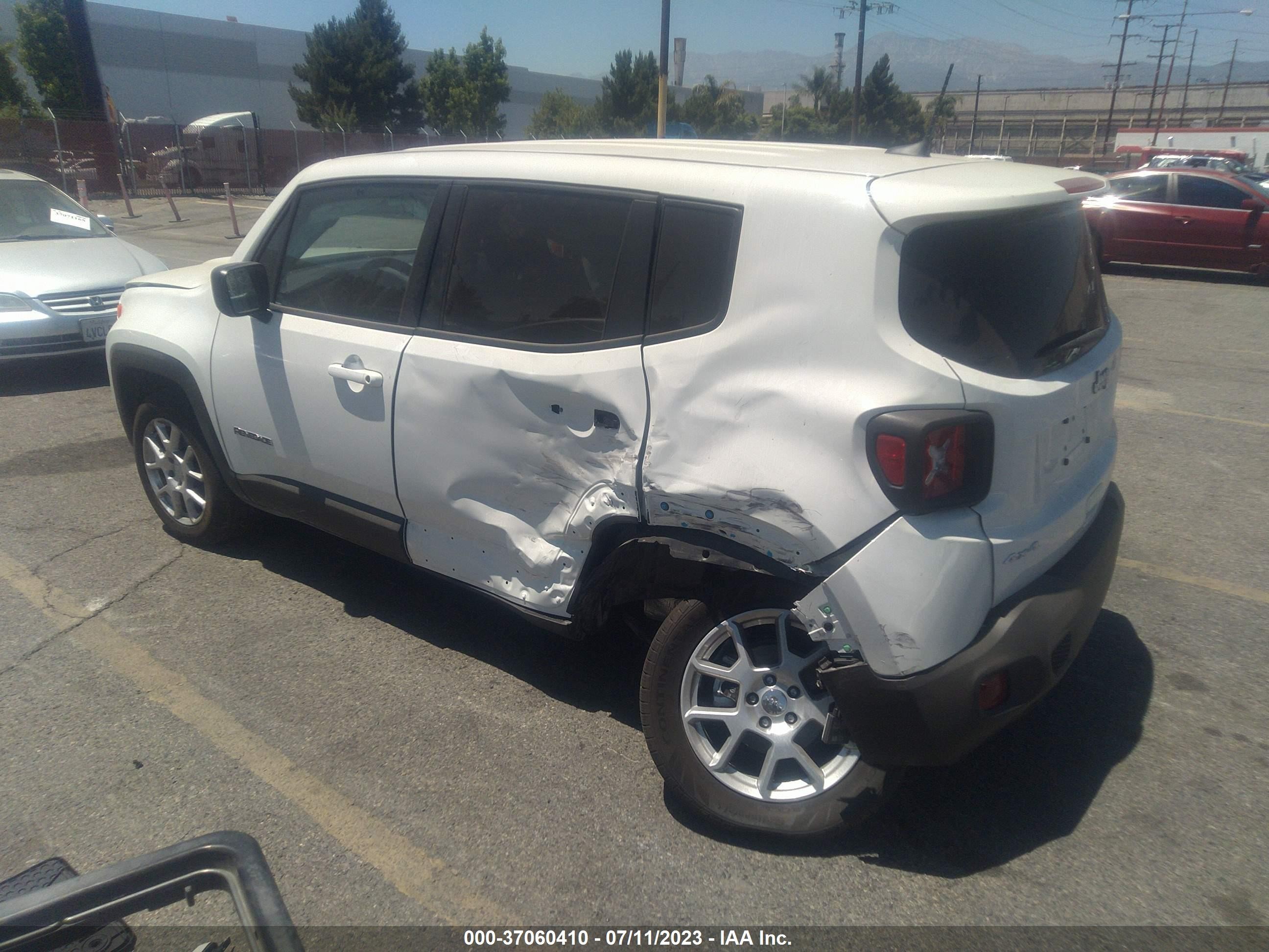 Photo 2 VIN: ZACNJDB11PPP12857 - JEEP RENEGADE 