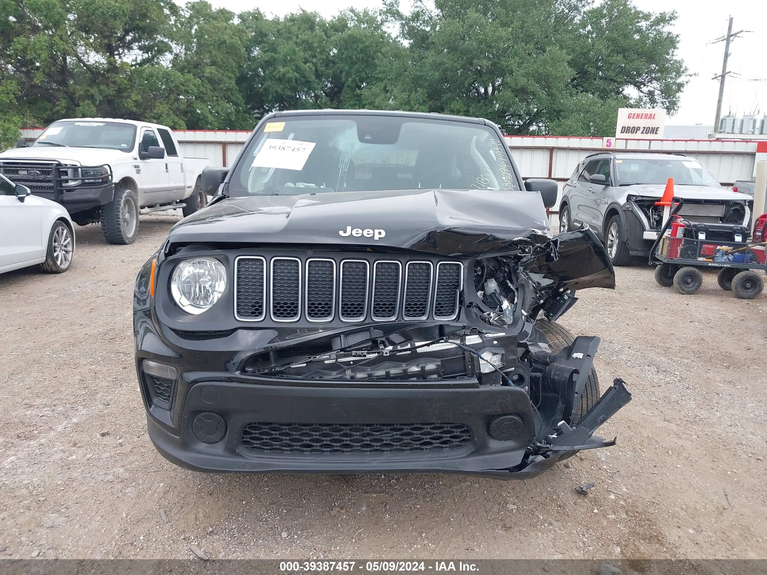 Photo 10 VIN: ZACNJDB11PPP67180 - JEEP RENEGADE 