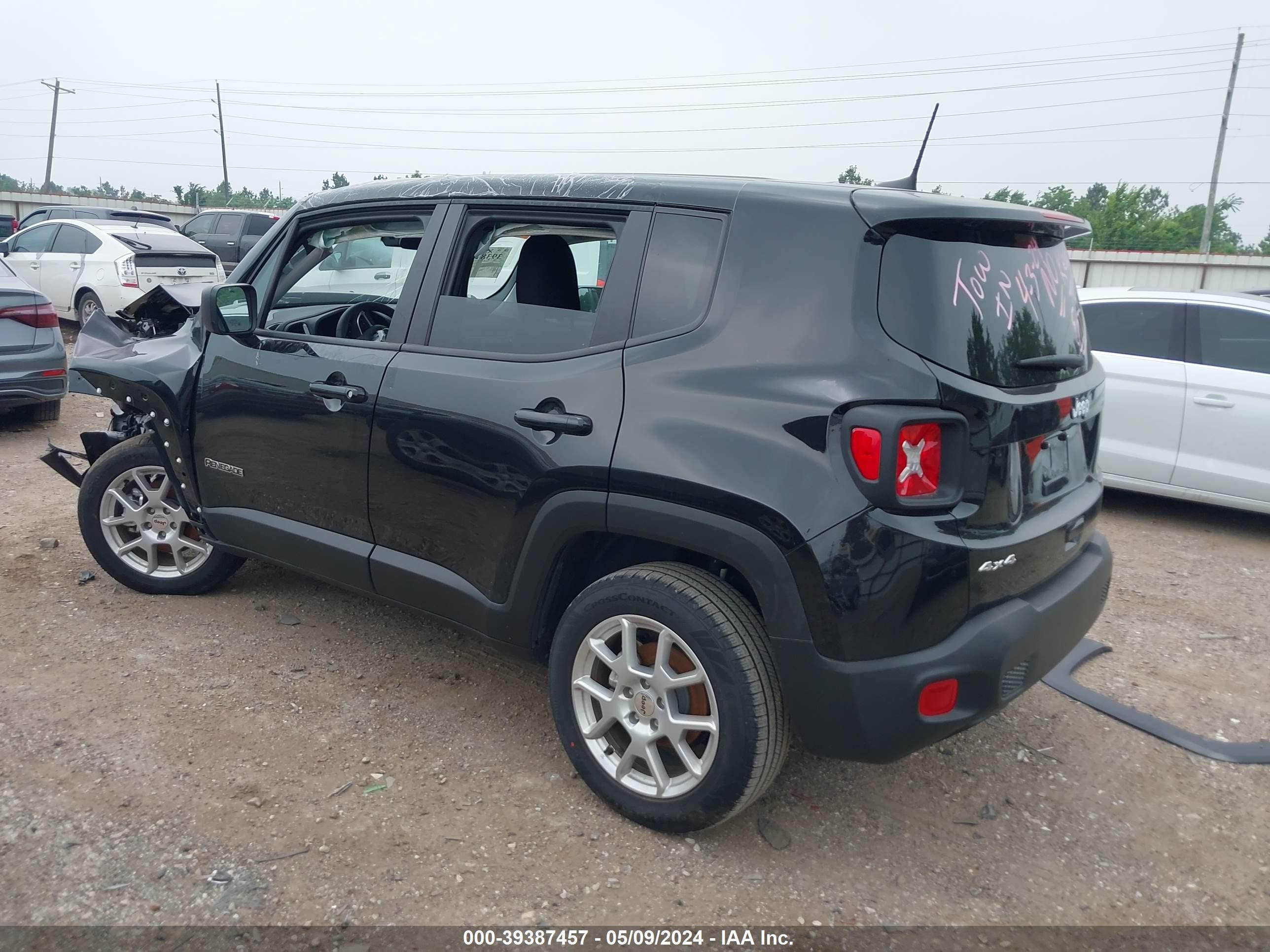 Photo 2 VIN: ZACNJDB11PPP67180 - JEEP RENEGADE 