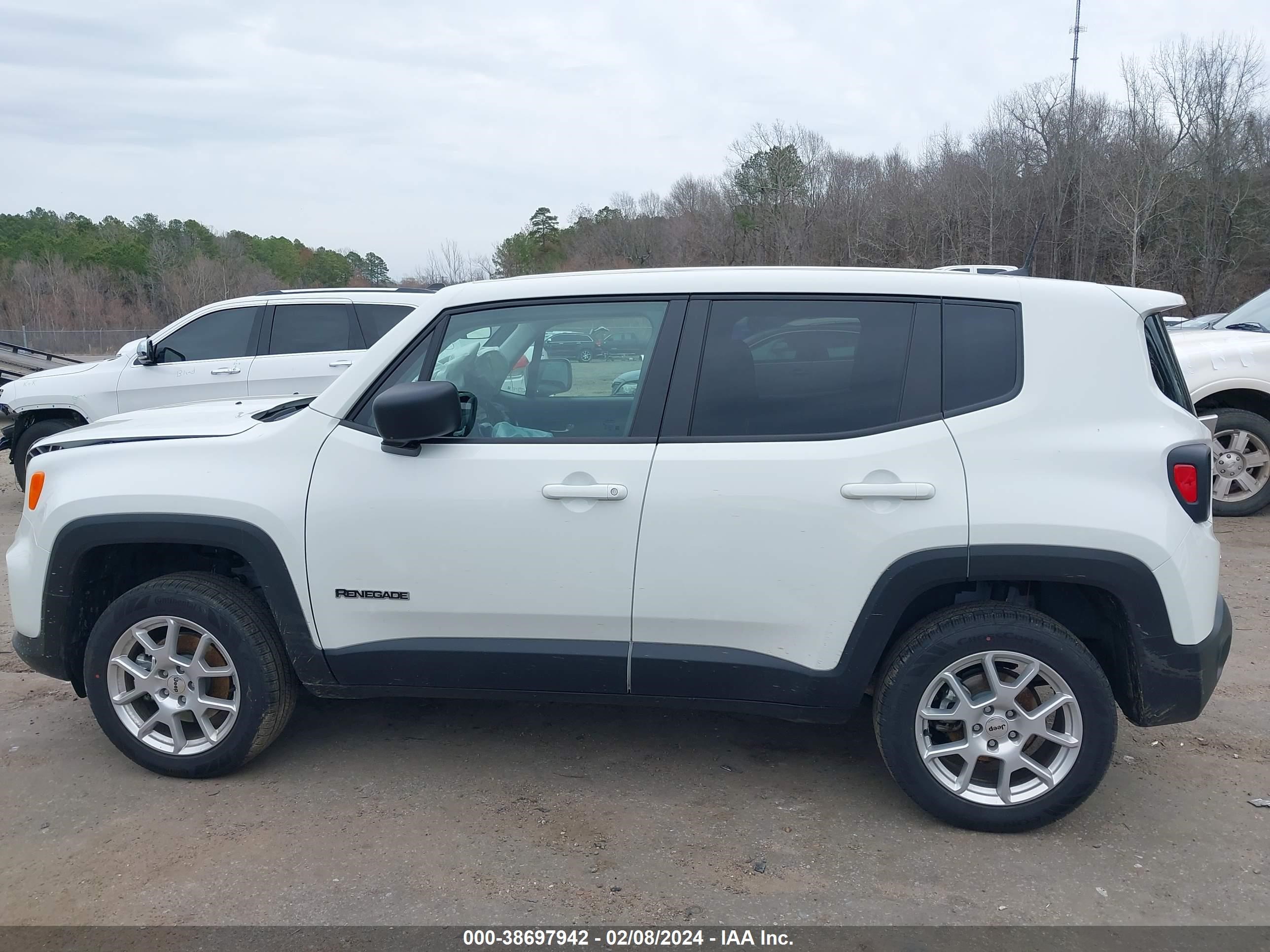 Photo 13 VIN: ZACNJDB1XPPP66819 - JEEP RENEGADE 