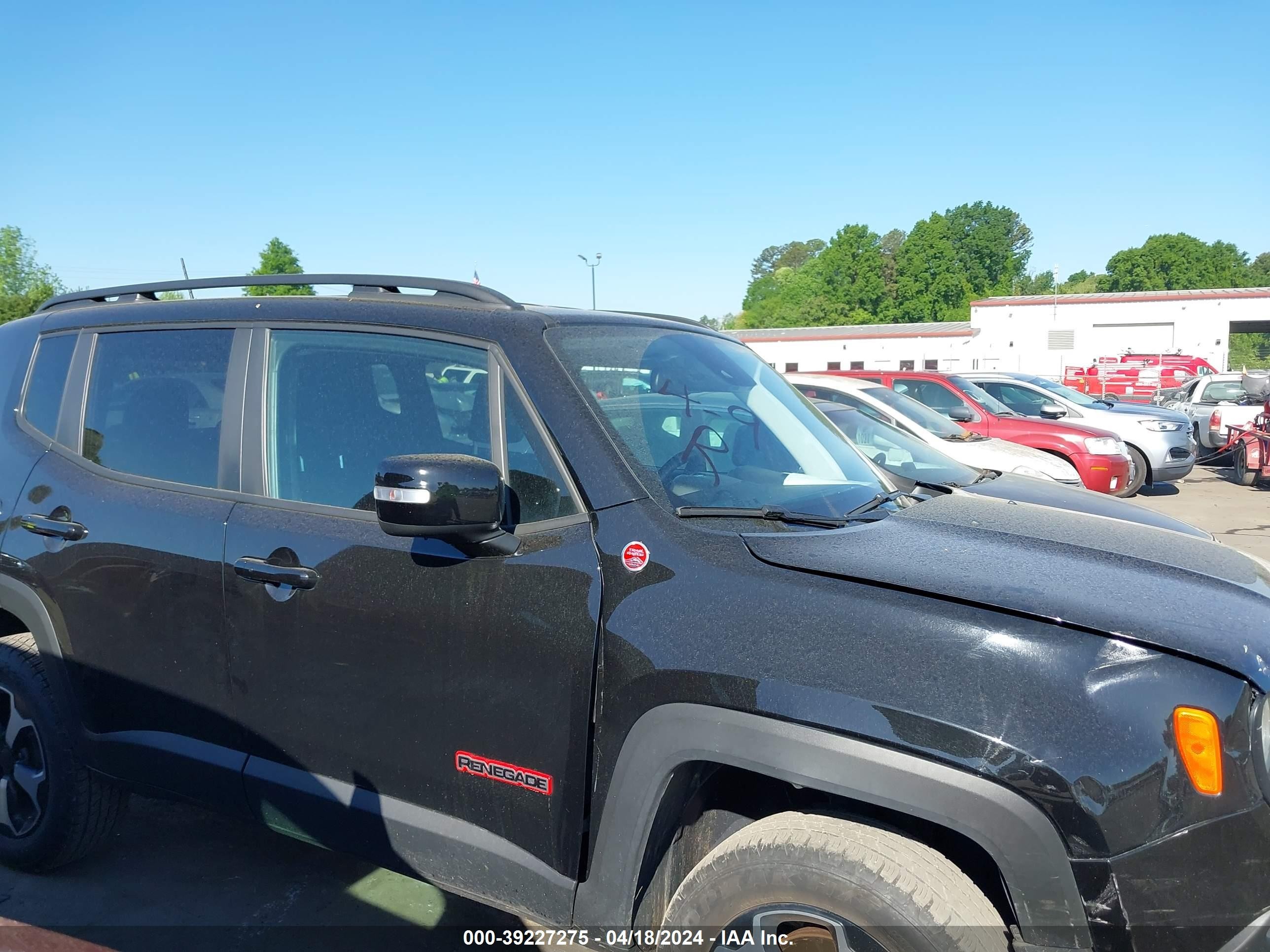 Photo 12 VIN: ZACNJDC16NPN71215 - JEEP RENEGADE 