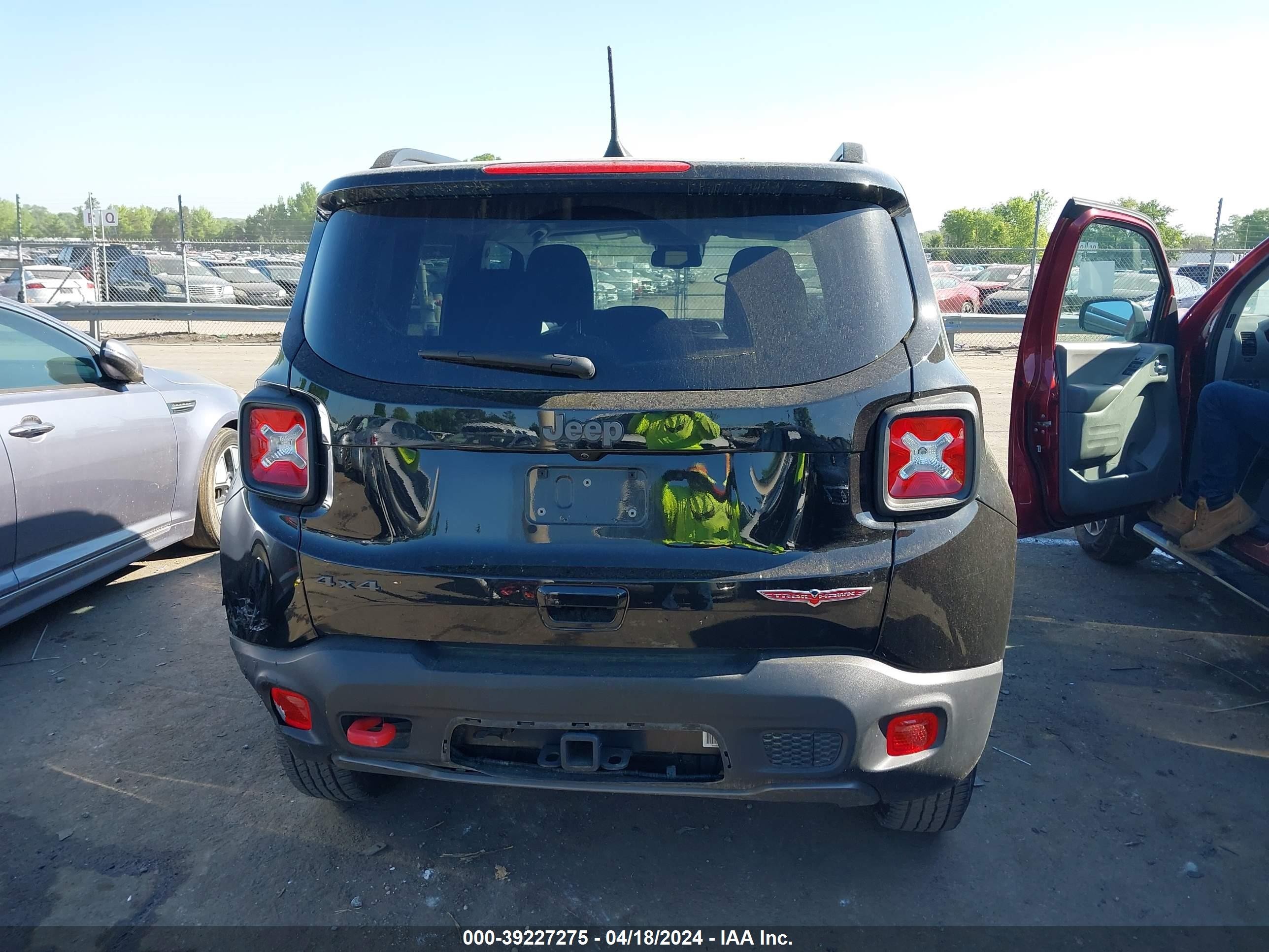 Photo 15 VIN: ZACNJDC16NPN71215 - JEEP RENEGADE 