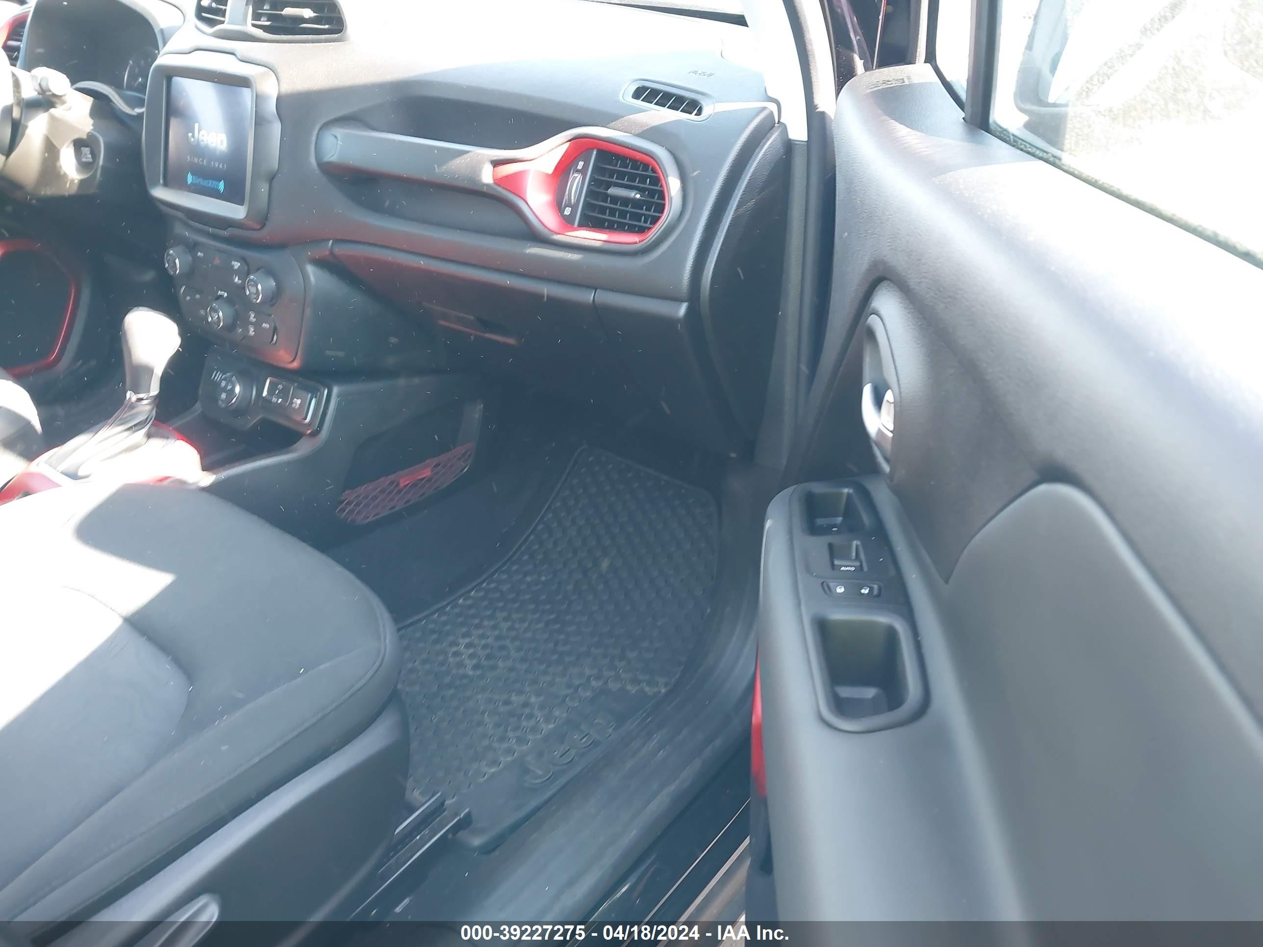 Photo 4 VIN: ZACNJDC16NPN71215 - JEEP RENEGADE 