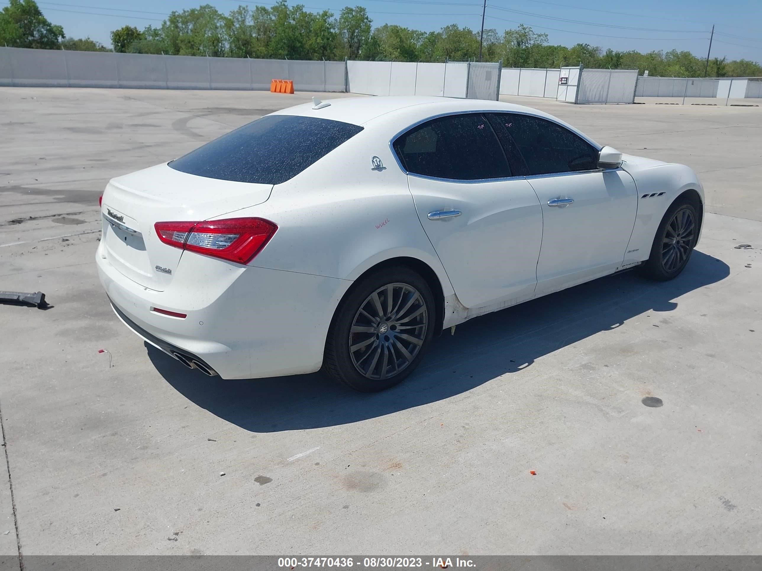 Photo 3 VIN: ZAM57XSL5K1319419 - MASERATI GHIBLI 