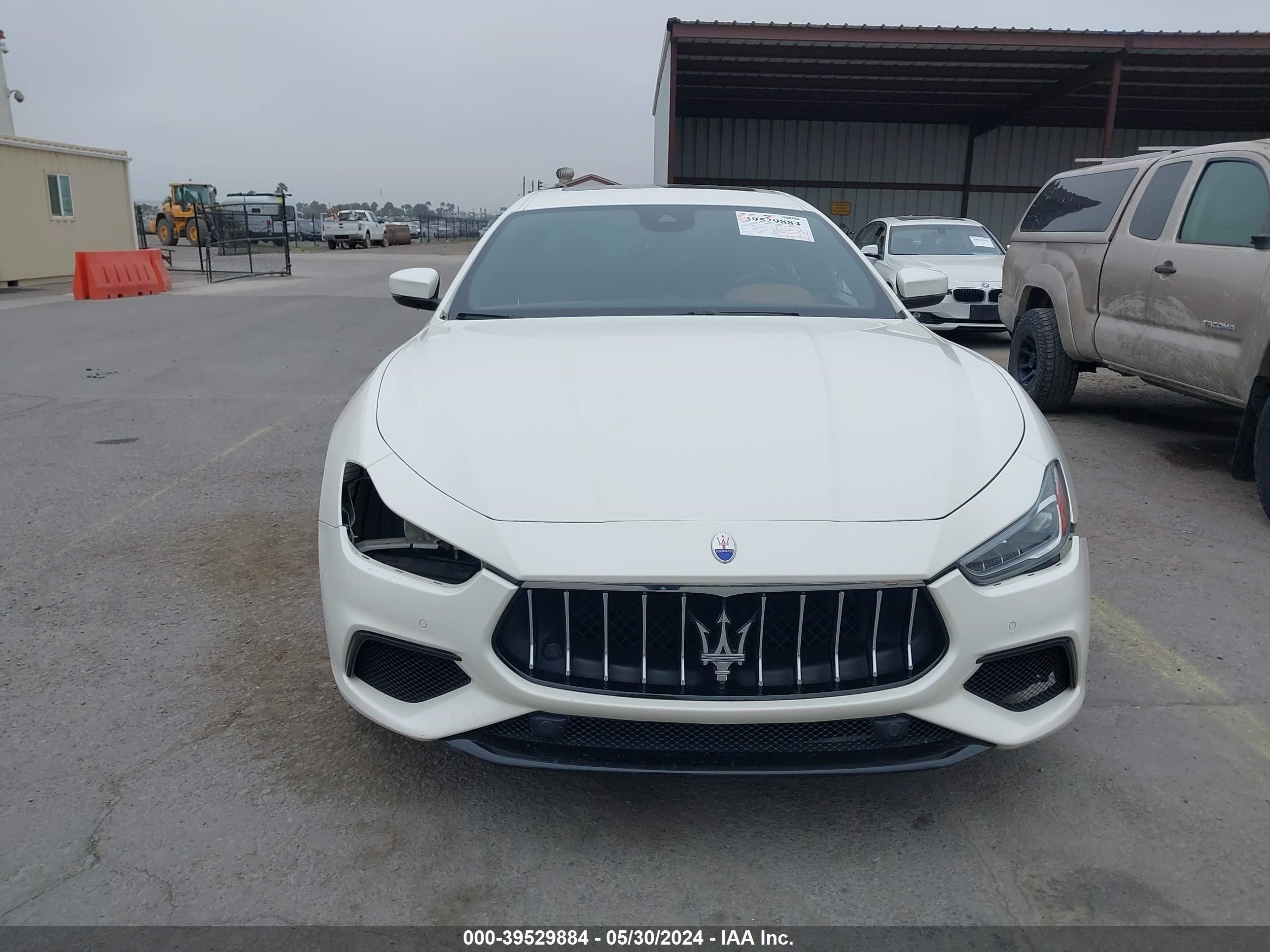 Photo 12 VIN: ZAM57YTSXK1315118 - MASERATI GHIBLI 