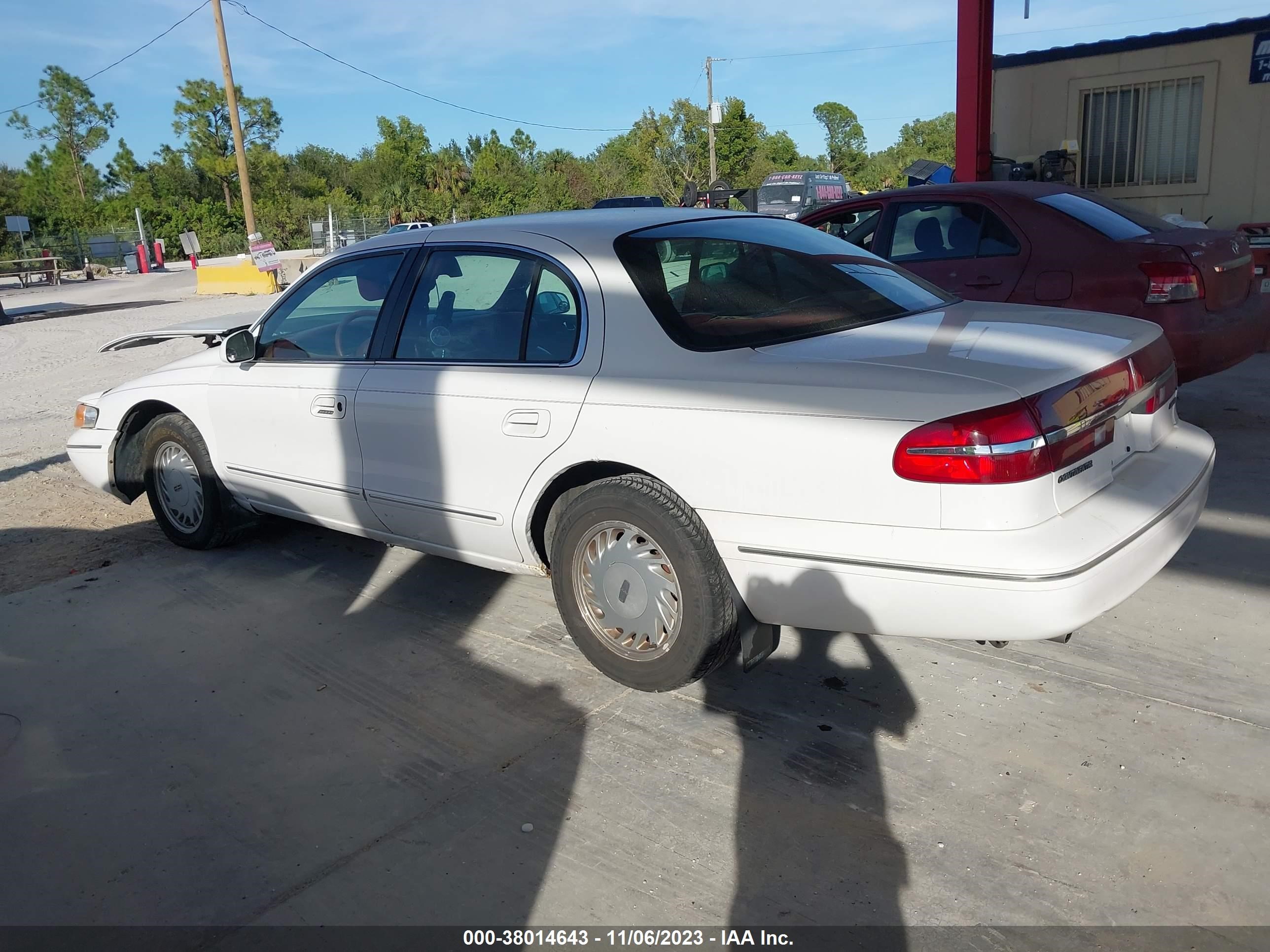 Photo 2 VIN: ZAPCA06B3N5103795 - LINCOLN CONTINENTAL 