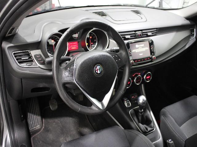 Photo 8 VIN: ZAR94000007373621 - ALFA-ROMEO GIULIETTA HATCHBACK 