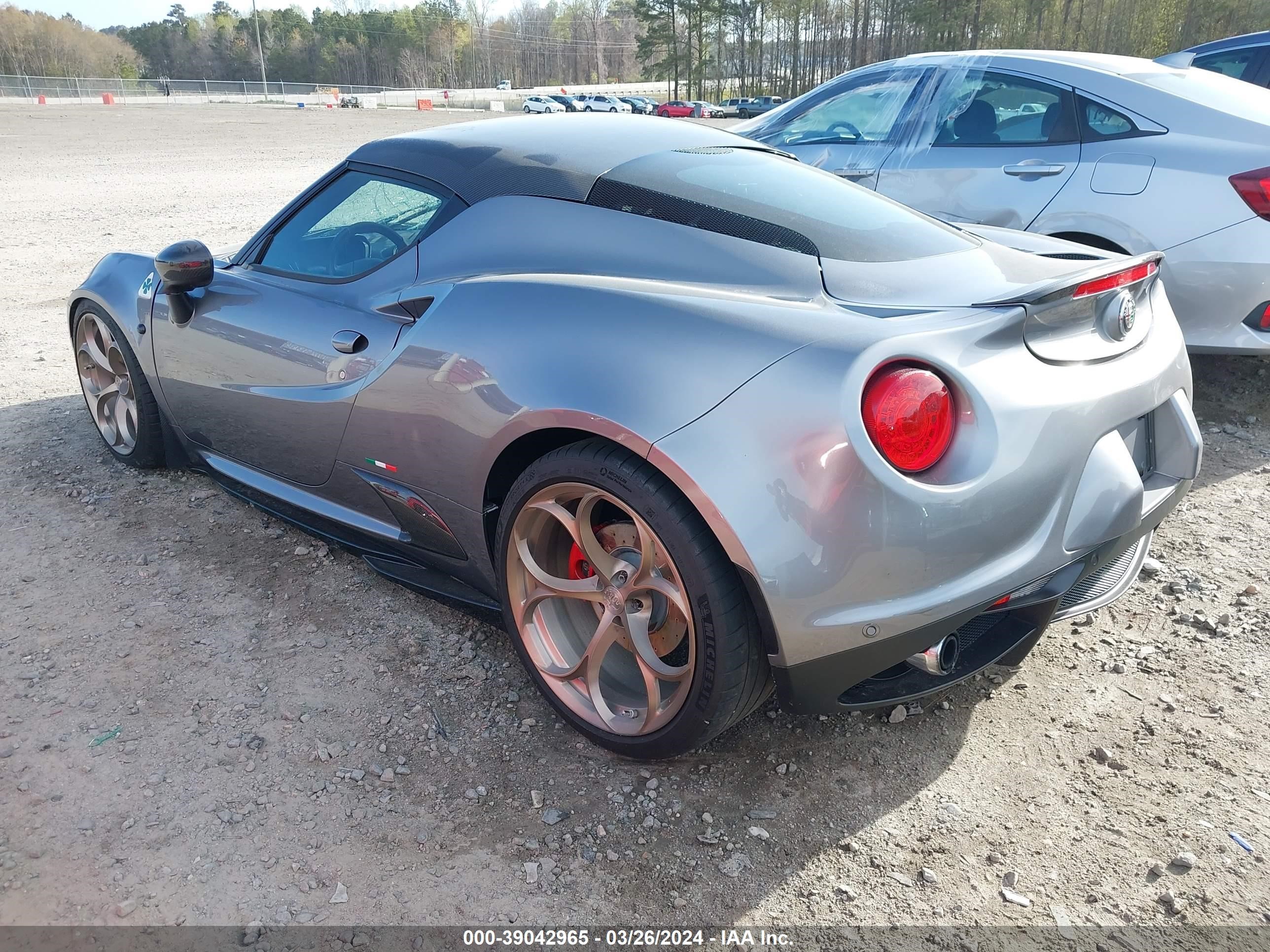 Photo 2 VIN: ZARBAAA4XHM244987 - ALFA-ROMEO 4C 