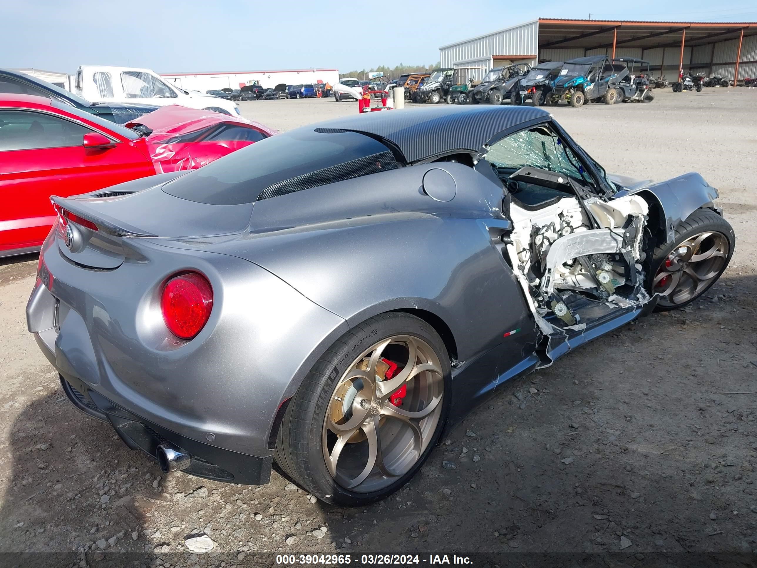 Photo 3 VIN: ZARBAAA4XHM244987 - ALFA-ROMEO 4C 