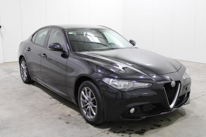 Photo 2 VIN: ZAREAEBN2J7569827 - ALFA-ROMEO GIULIA SALOON 