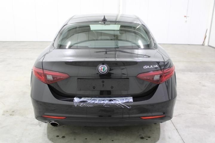 Photo 5 VIN: ZAREAEBN2J7569827 - ALFA-ROMEO GIULIA SALOON 